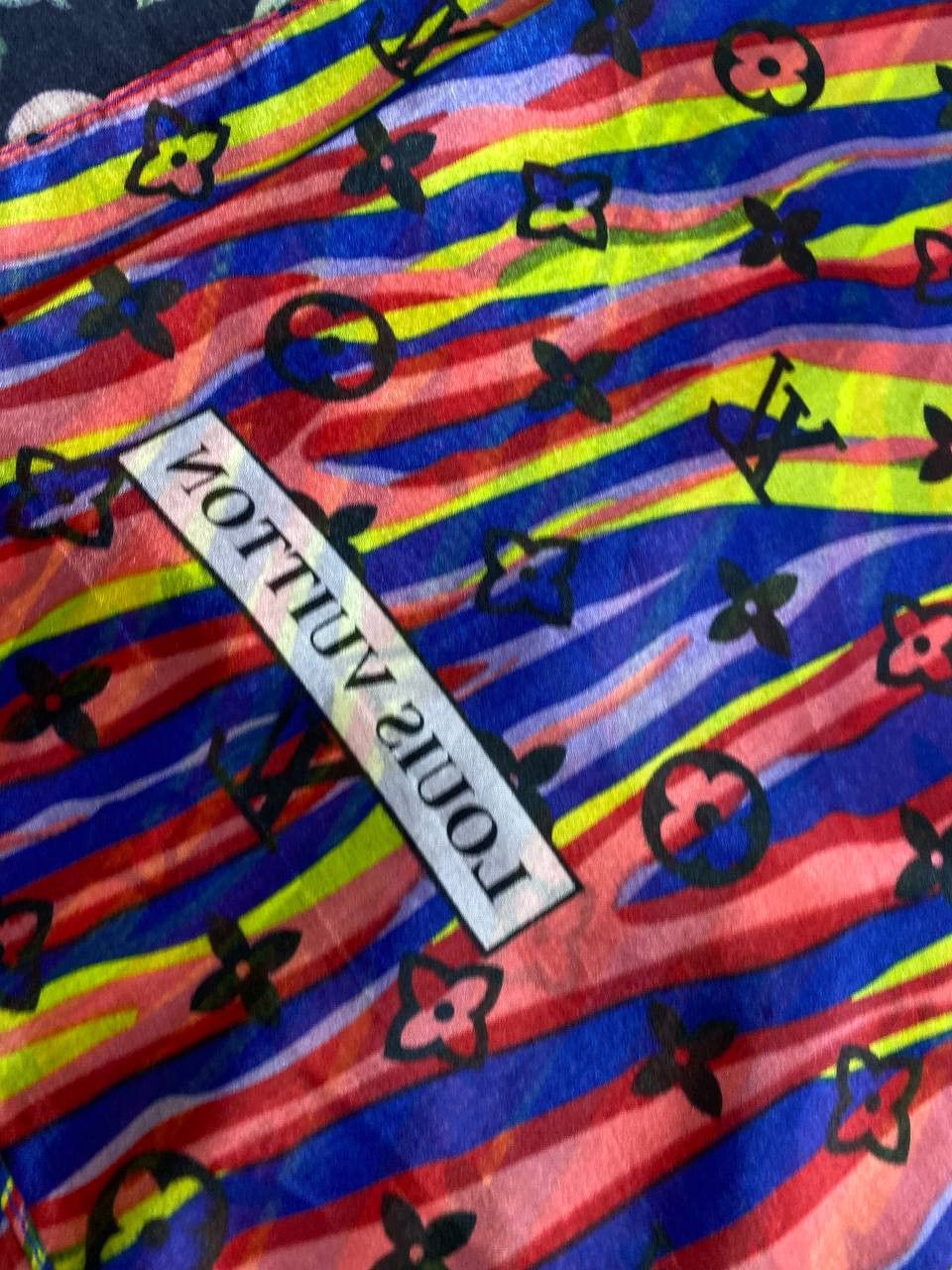 Louis Vuitton Louis Vuitton Multicolor Silk Geometric Shawl Scarf . Size ONE SIZE - 6 Thumbnail