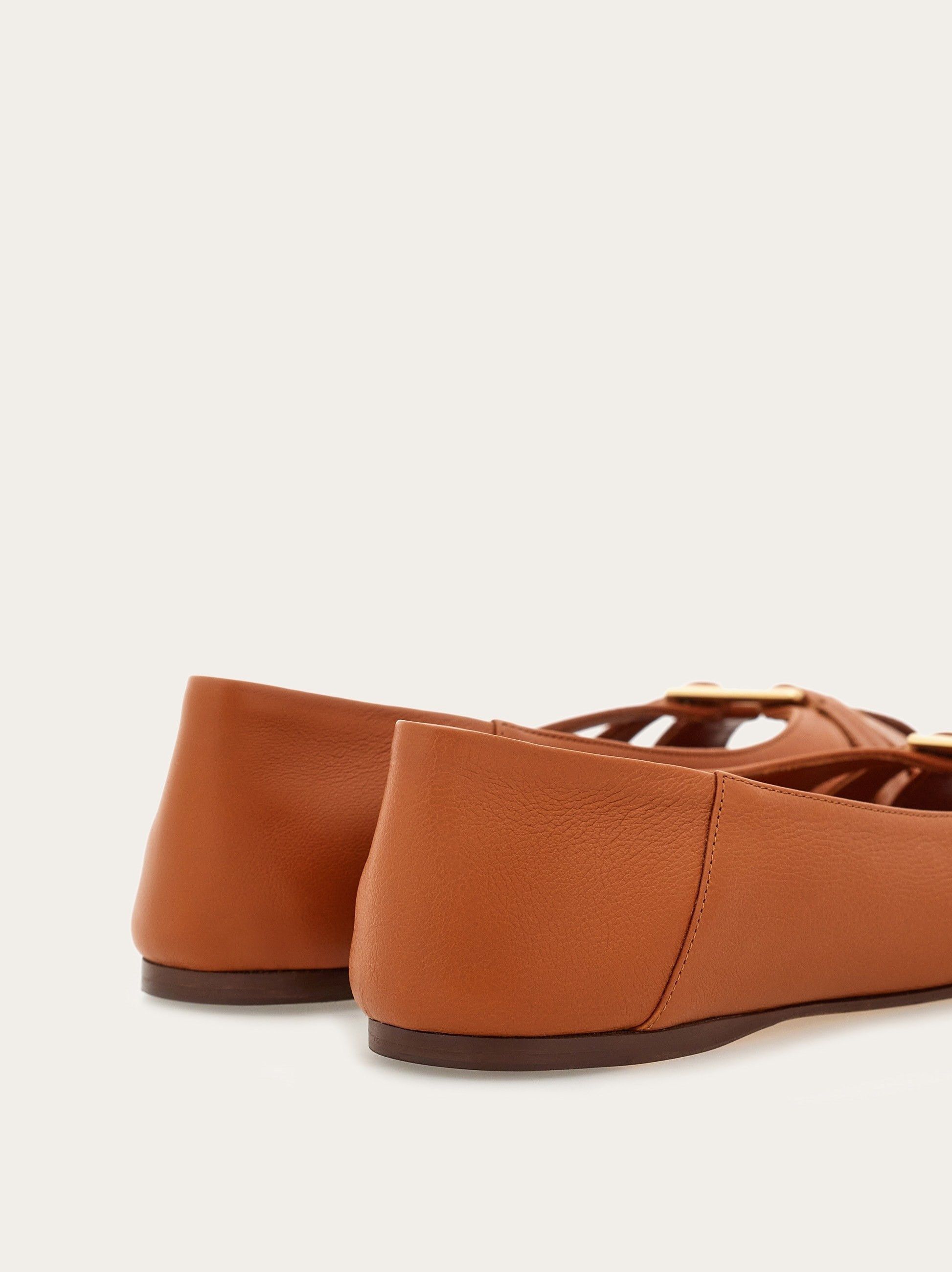Salvatore Ferragamo o1s1rm0924 Ballet Flats in Cognac Size US 8.5 / IT 38.5 - 4 Thumbnail