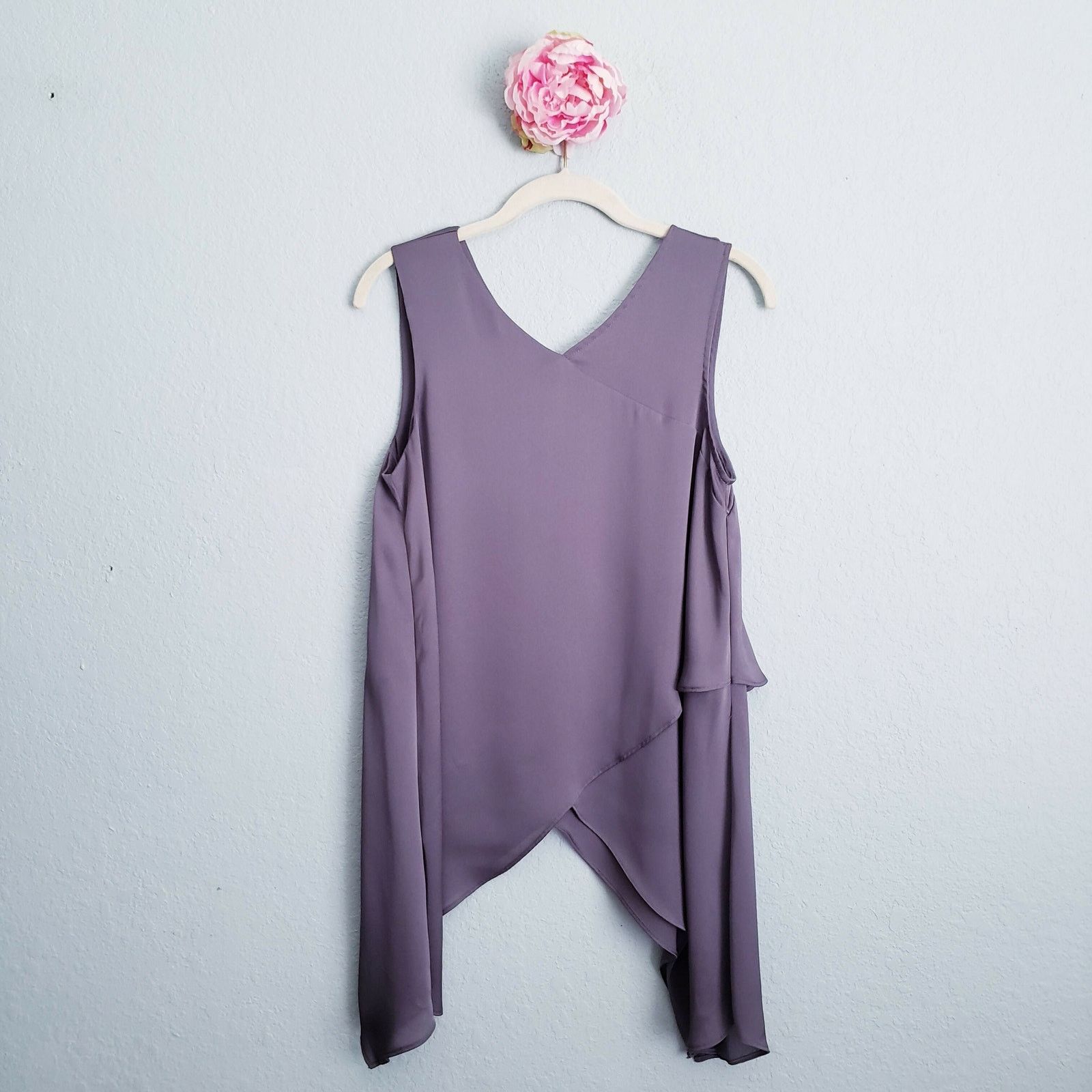 Bcbgmaxazria BCBGMaxazria Gray Asymmetric Pullover Sleeveless Blouse Sz S Size S / US 4 / IT 40 - 1 Thumbnail