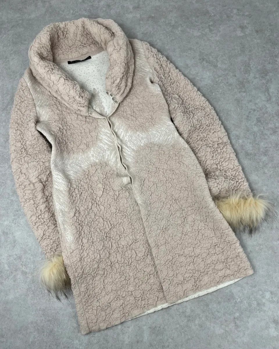 Roberto Cavalli 2000s Roberto Cavalli Wrinkled Texture Beige Long Cardigan Wrist Fur Jacket Size S / US 4 / IT 40 - 4 Thumbnail