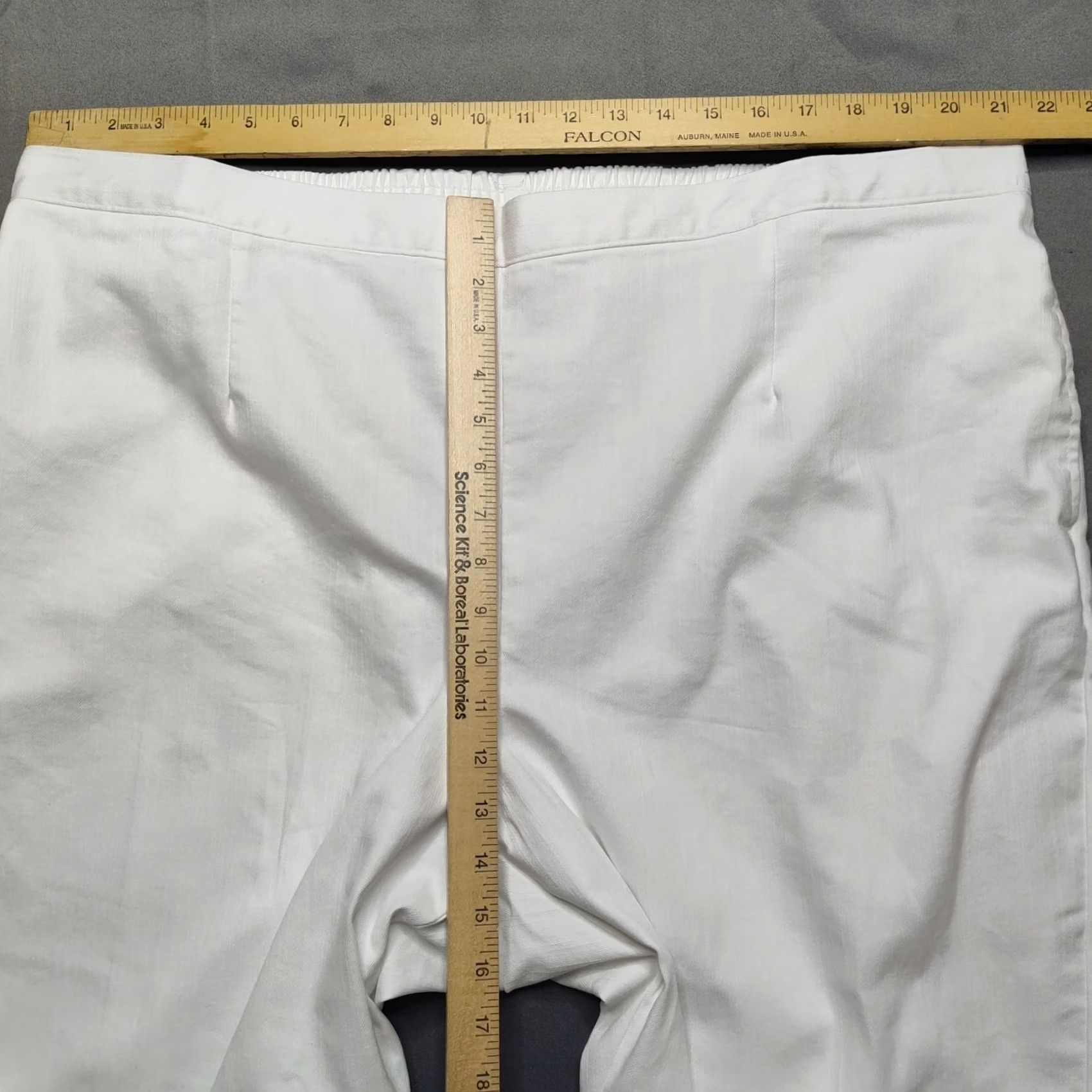 Vintage Alfred Dunner Classics Women Plus 24W Pull On White Denim Capri Pants NEW Size 42" / US 20 - 4 Thumbnail