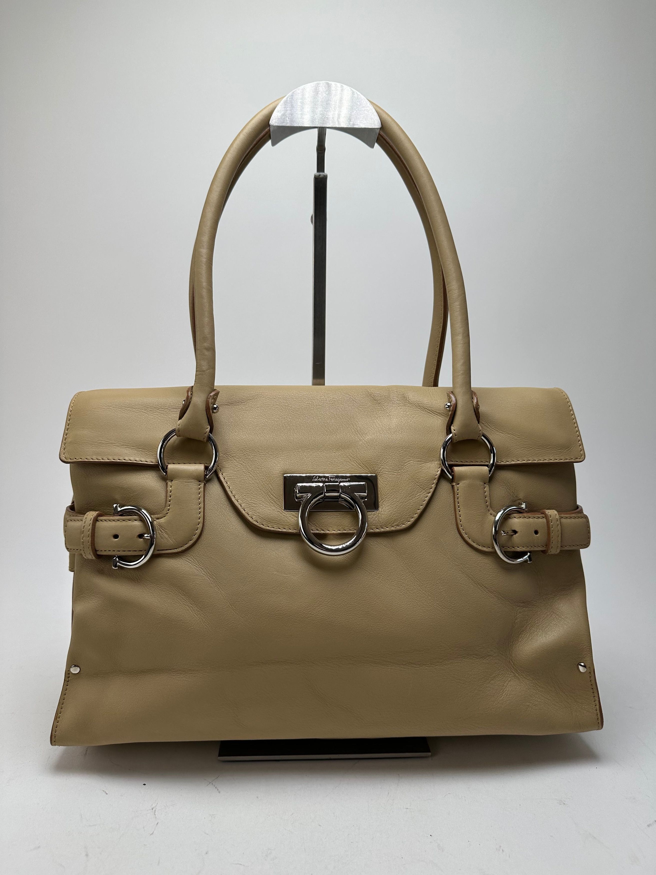 Salvatore Ferragamo Vintage Leather Handbag Sandy Beige Size ONE SIZE - 1 Thumbnail
