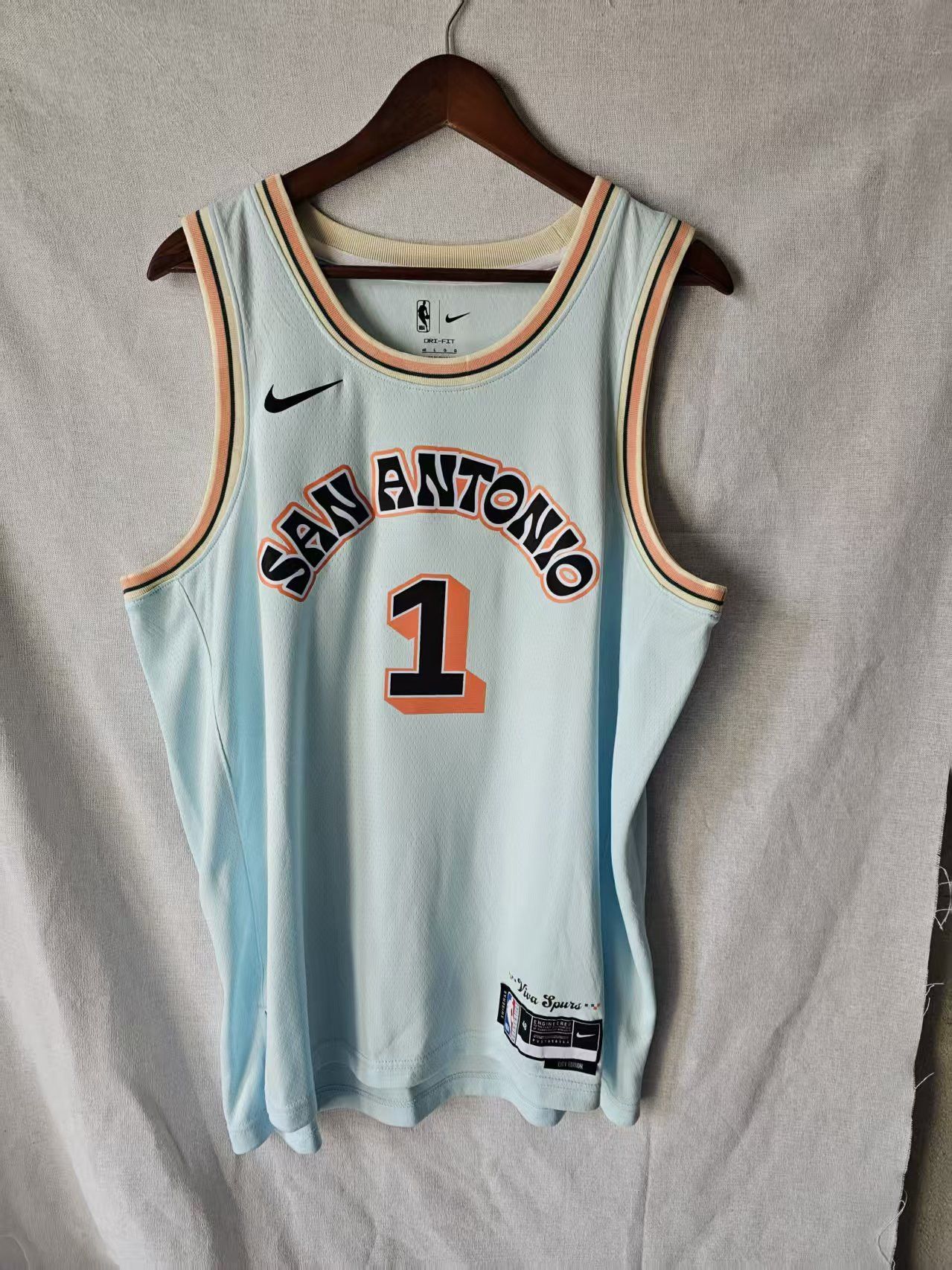 NBA San Antonio Spurs #1 Wembanyama Jersey Size US L / EU 52-54 / 3 - 1 Thumbnail
