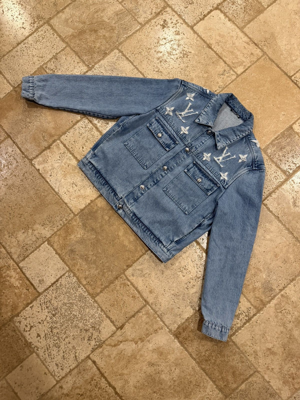 Louis Vuitton Louis Vuitton Frayed Distress Monogram Denim Trucker Jacket Size US XL / EU 56 / 4 - 7 Thumbnail