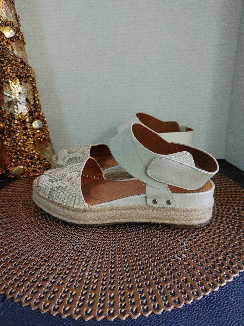 Franco Sarto Franco Sarto Oak Espadrilles Size 8M Size US 8 / IT 38 - 3 Thumbnail