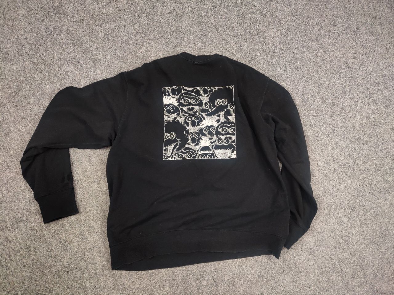 Kaws × Uniqlo Kaws Sesame Street x Uniqlo Black logo Crew Check Sweatshirt Size US XL / EU 56 / 4 - 10 Thumbnail