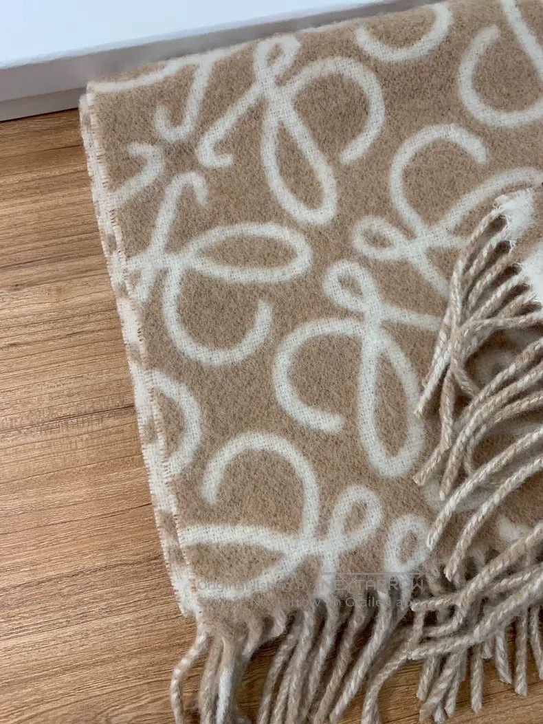 Loewe Loewe Logo Printed Fleece Scarf, Women's Light Brown Size ONE SIZE - 3 Thumbnail