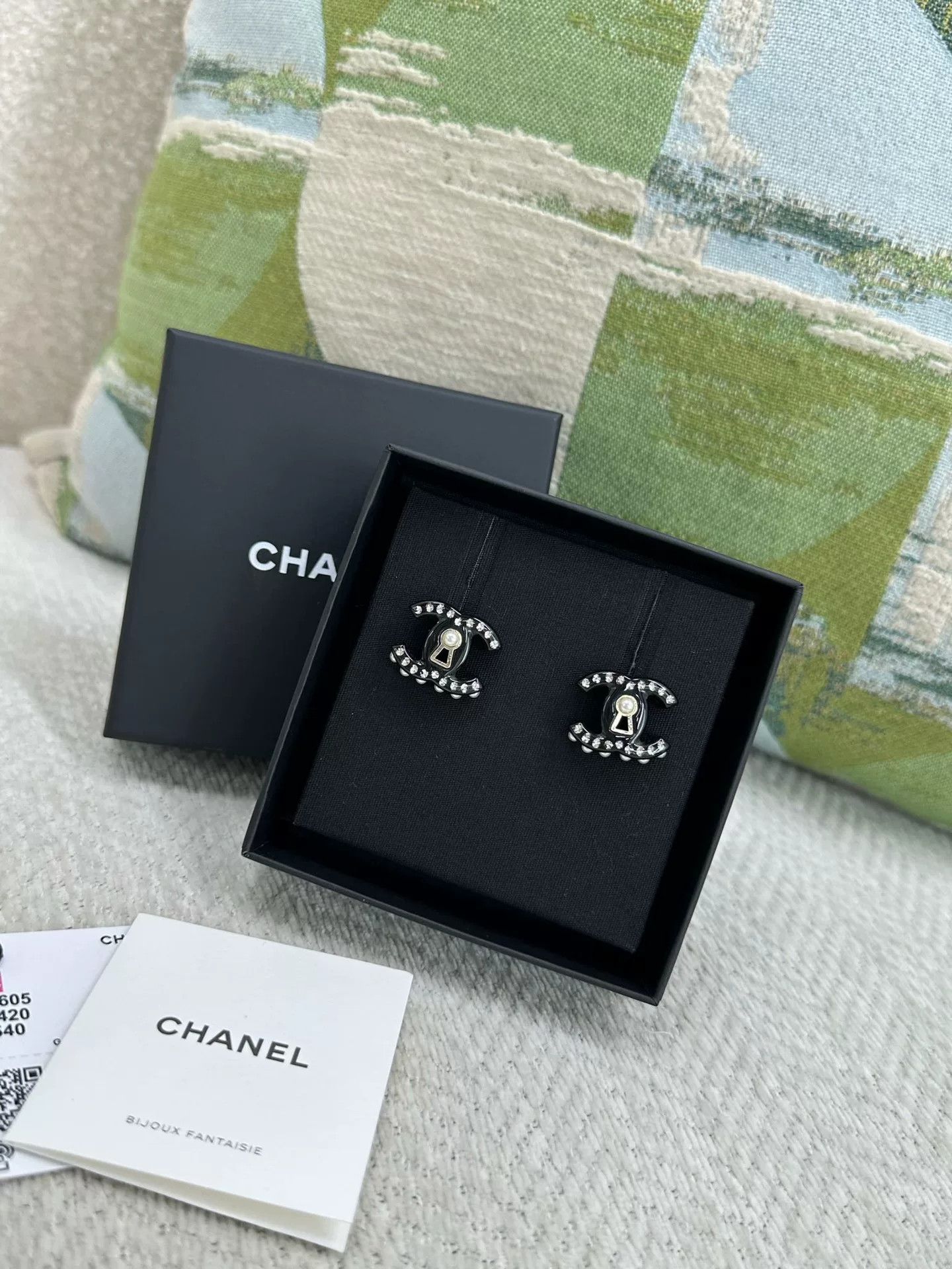 Chanel Chanel Black Acrylic Pearl Lock Earrings Size ONE SIZE - 1 Thumbnail