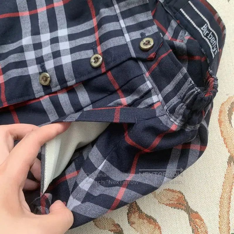 Burberry Burberry Women's Navy Wool Check Skirt. Size 27" / US 4 / IT 40 - 4 Thumbnail