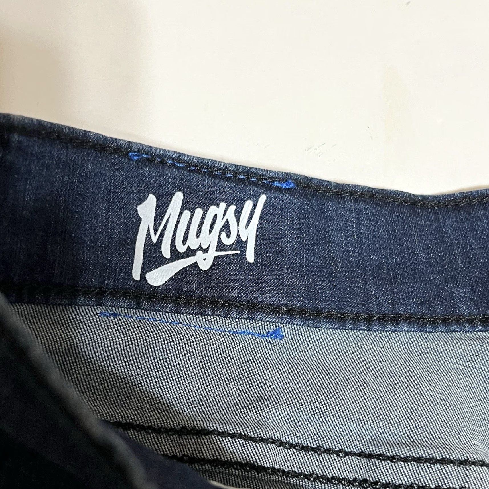 Vintage Mugsy Jeans Men’s 40x30 Blue Denim Stretch Relaxed Straight Mid Rise 5-Pocket Zip Button Mugsy Studio Blues Jeans Size US 40 / EU 56 - 7 Thumbnail