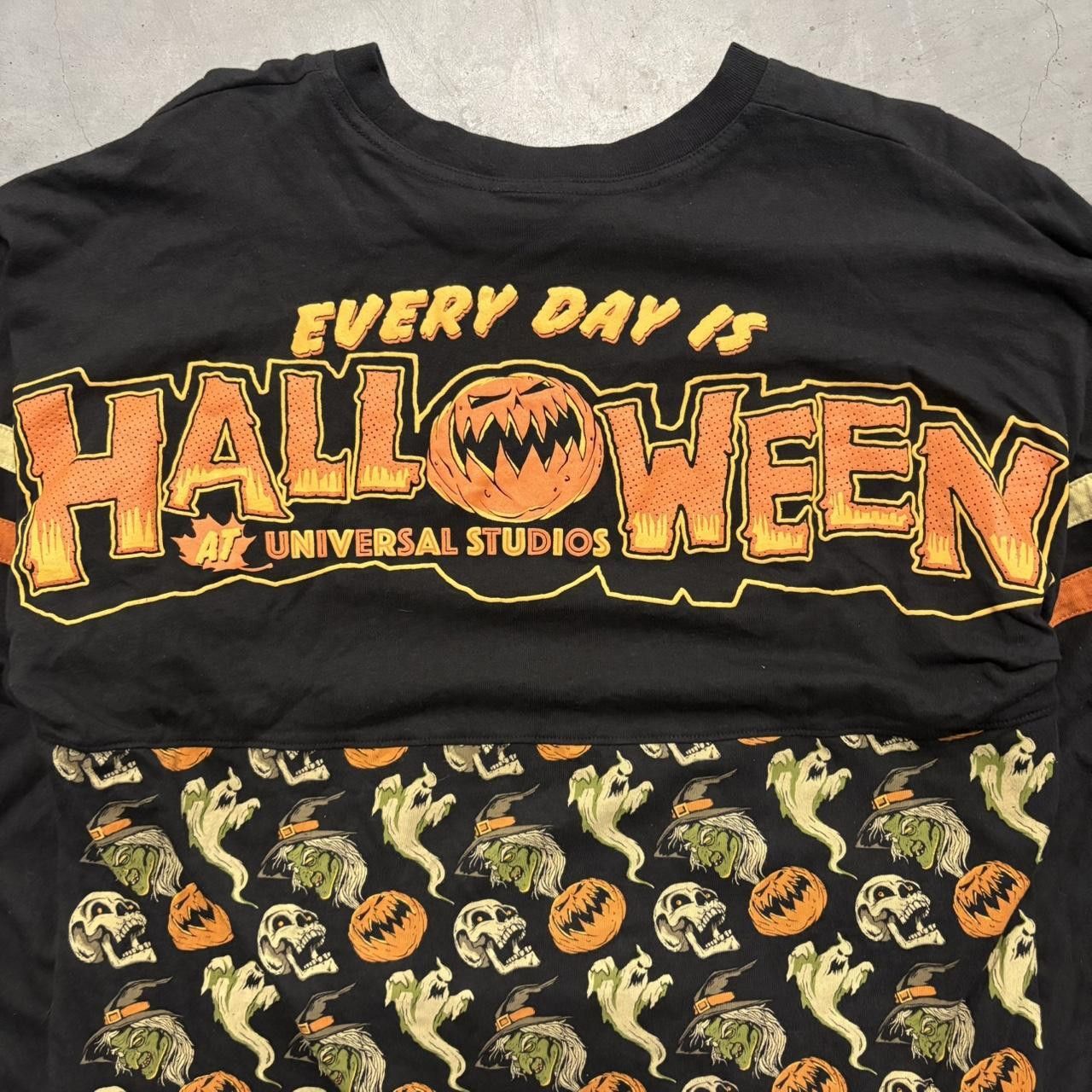 Vintage Crazy Vintage Y2K/2000s Universal Studios Halloween Horror Nights 2022 Ghost Skull Witch Spirit Jersey! Size US S / EU 44-46 / 1 - 4 Thumbnail