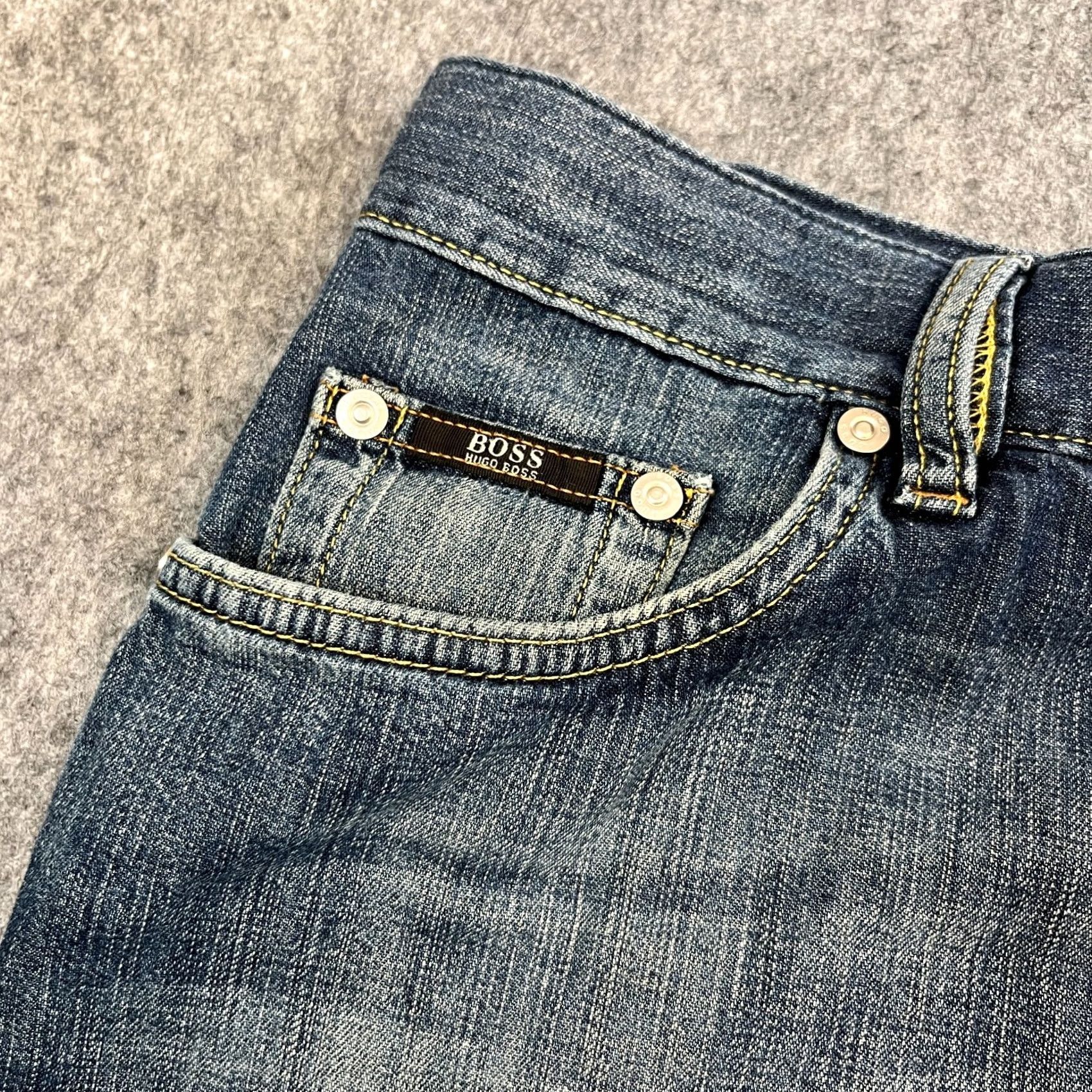 Hugo Boss HUGO BOSS Jeans Relaxed Straight 34 32 Mid Wash Blue Whiskers Vintage Mens Clothing Jeans 5-Pocket Design Regular Size XS-Not Applicable Size US 34 / EU 50 - 7 Thumbnail