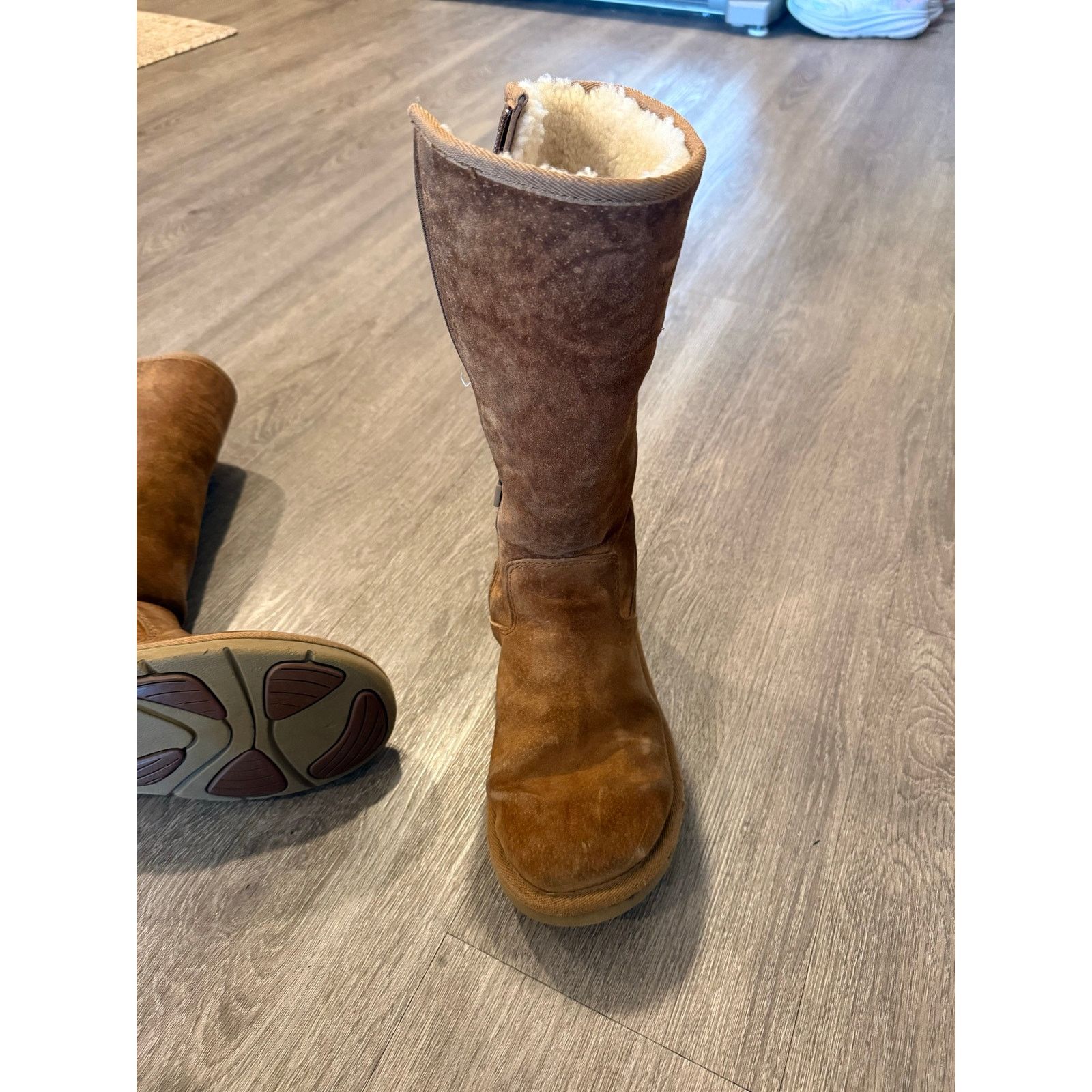 Ugg UGG Australia - Mid Calf Sheepskin Boots - Women 9, Chestnut Size US 9 / IT 39 - 8 Thumbnail