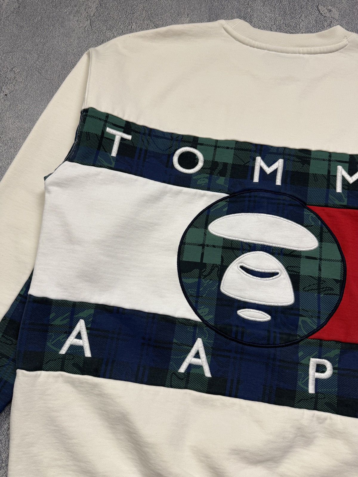 Aape × Tommy Hilfiger Tommy X Aape Collab Crazy Logo Sweatshirt Size US XL / EU 56 / 4 - 9 Thumbnail