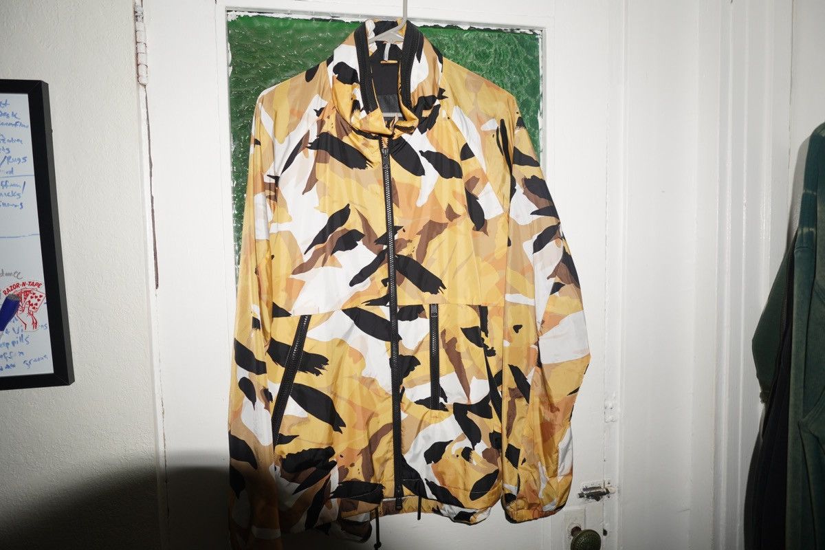 Moncler Moncler Genius 2 Moncler 1952 Oct Printed Jacket Size US L / EU 52-54 / 3 - 3 Thumbnail