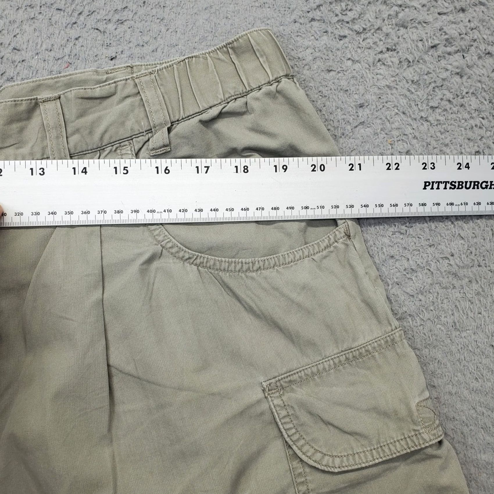 Vintage Columbia Mens Cargo Shorts 38 Tan Pleated Utility Pocket Elastic Waist 7.75 Inseam Size US 38 / EU 54 - 3 Thumbnail