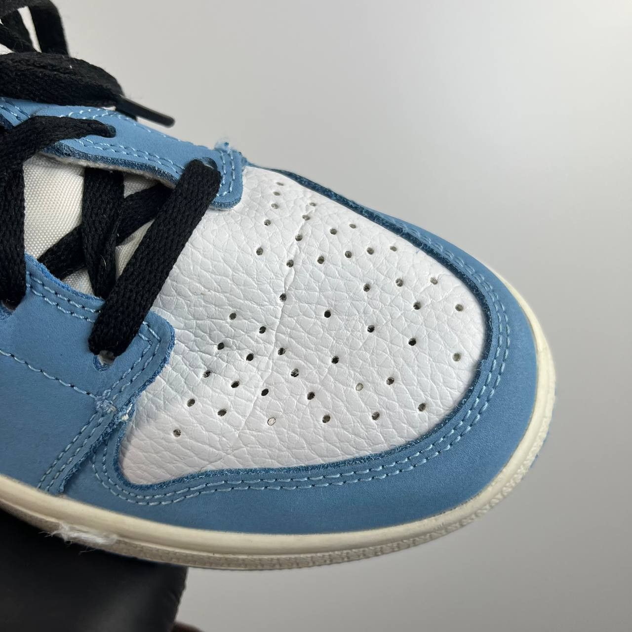 Nike Nike Air Jordan 1 Mid White University Blue Womens Size 37.5 Size US 6.5 / IT 36.5 - 5 Thumbnail