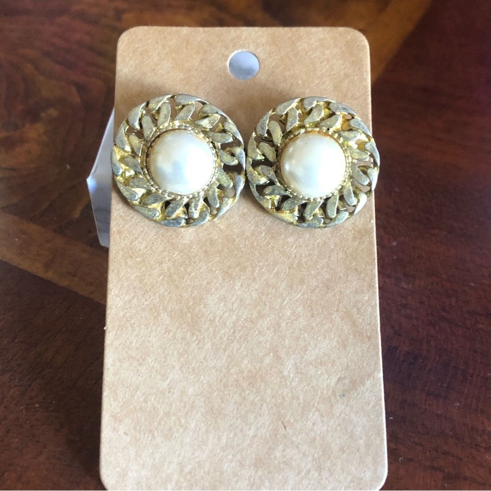Vintage Vintage 70s gold plated chain wrapped faux pearl earring Size ONE SIZE - 7 Thumbnail