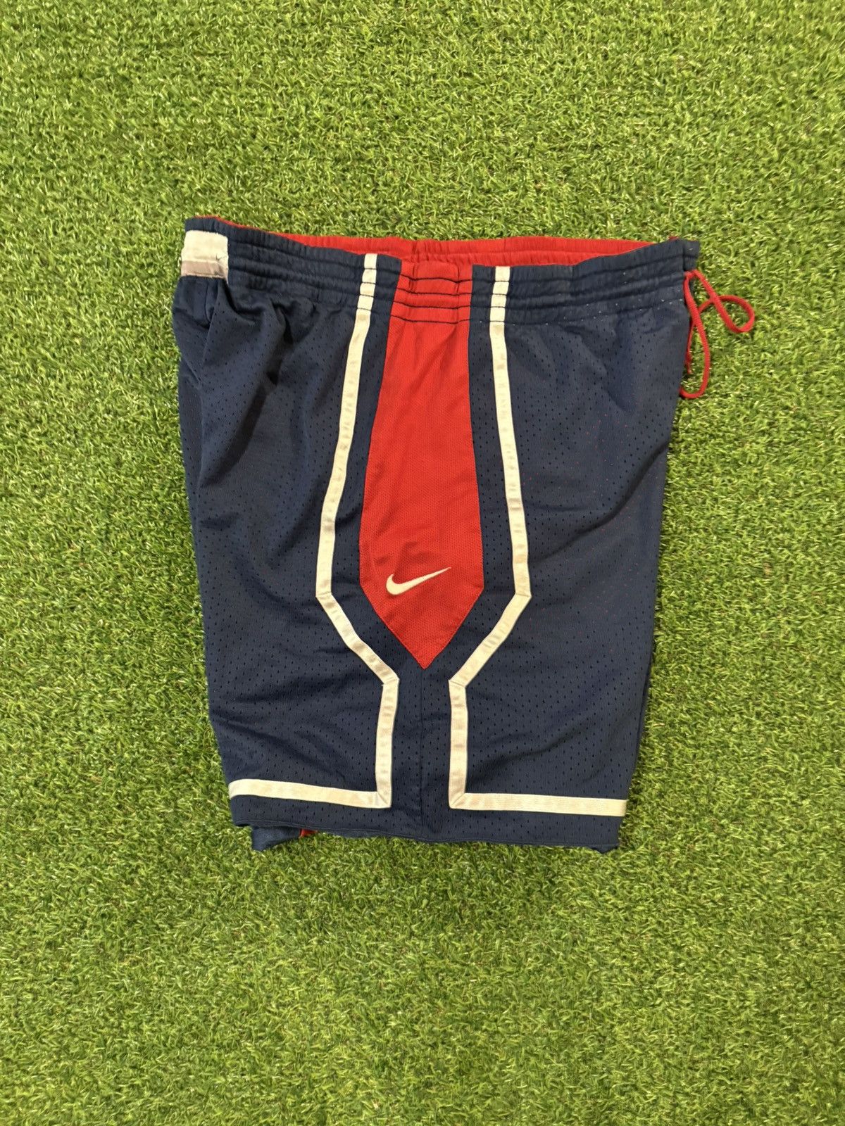 Nike Vintage red and blue reversible Nike shorts Size US 35 - 5 Thumbnail