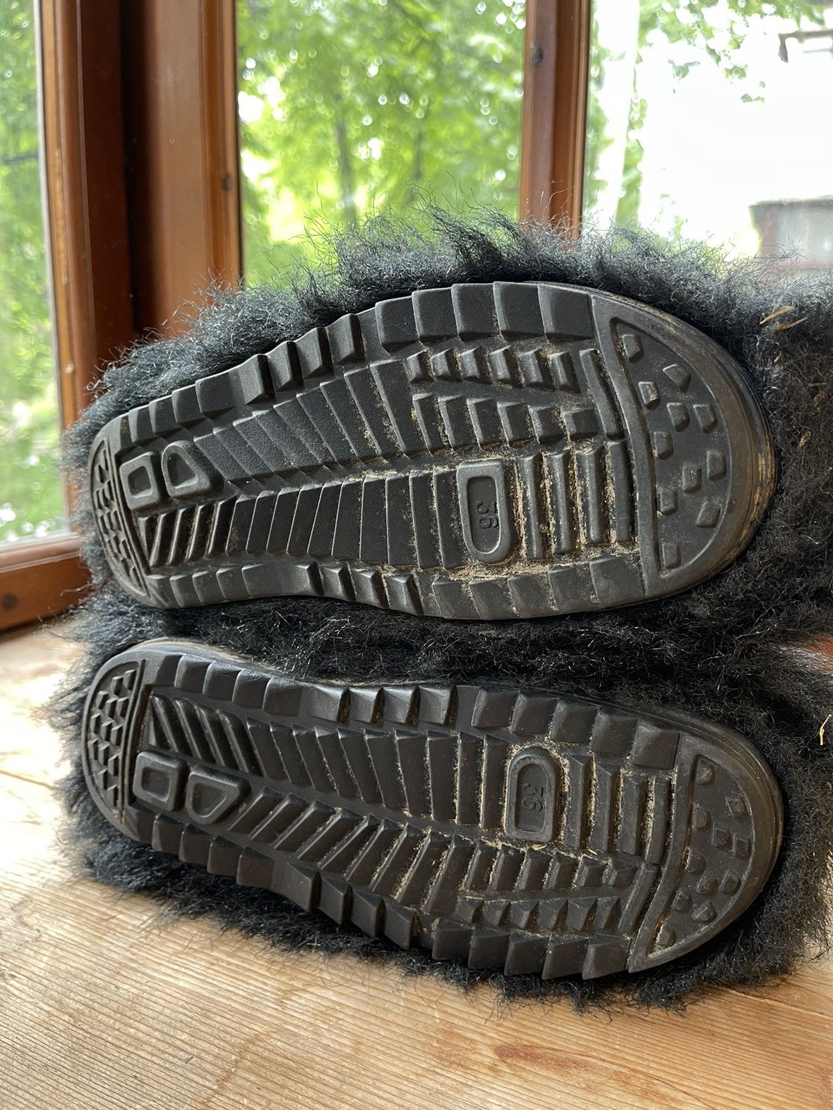 Yeti Yeti hairy vintage black boots Size US 5 / EU 37 - 6 Thumbnail