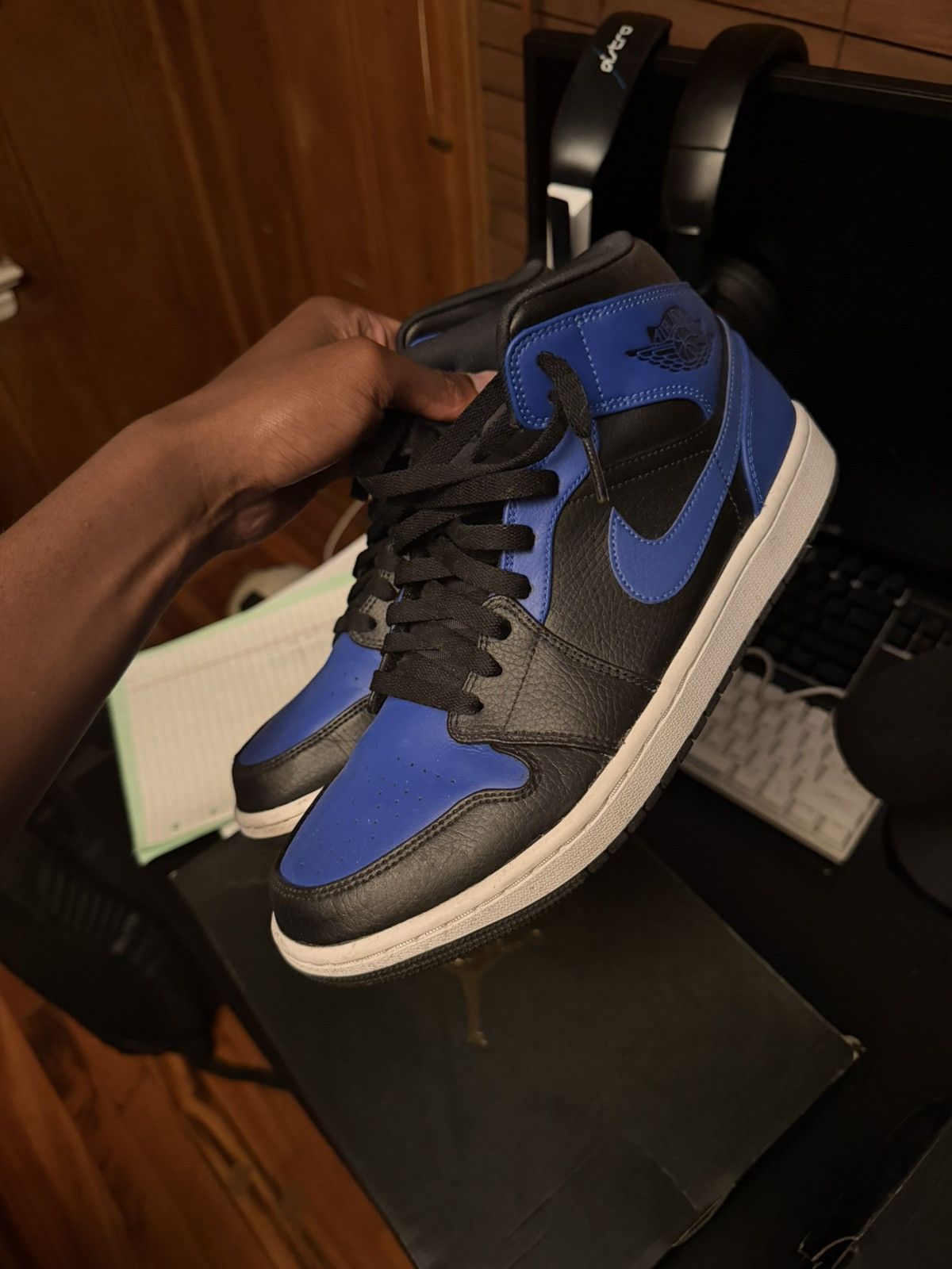 Nike Jordan 1 mid Size US 9.5 / EU 42-43 - 2 Thumbnail