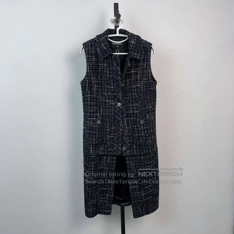 Chanel Chanel Tweed gray sleeveless jacket Size XS / US 0-2 / IT 36-38 - 1 Thumbnail