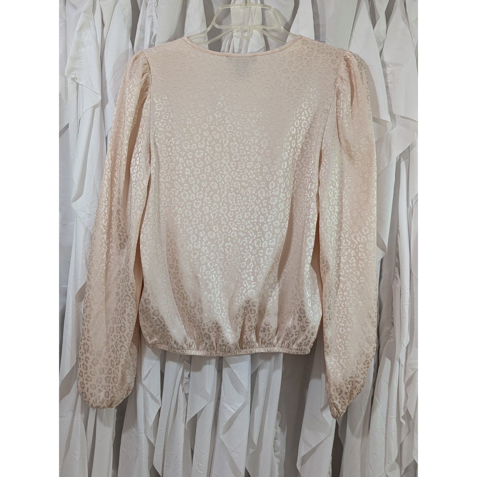 Other Sincerely Jules Leopard Satin Faux Wrap Blouse Champagne S Size S / US 4 / IT 40 - 9 Thumbnail