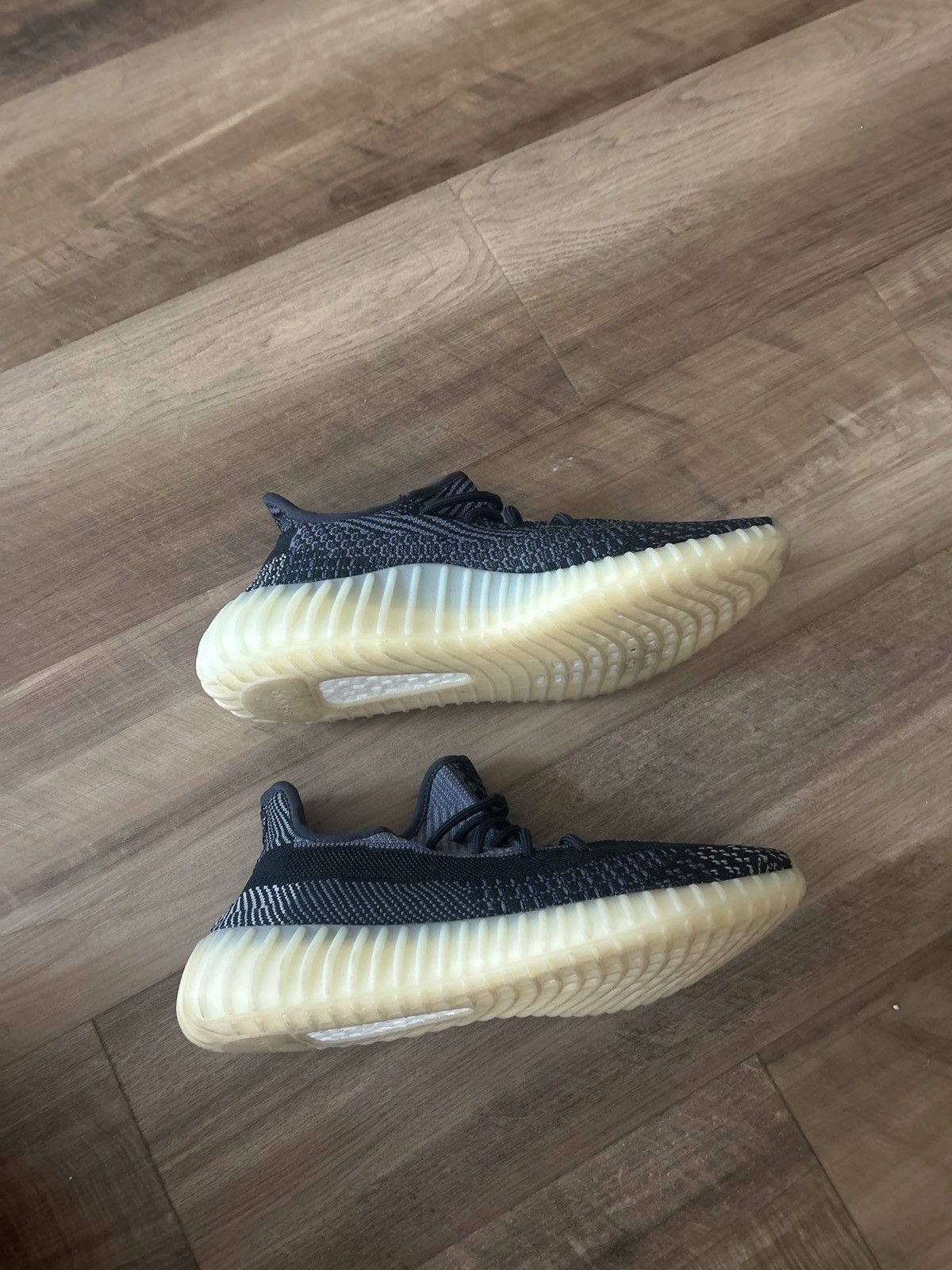 Kanye West Yeezy Boost 350 v2 Carbon Size US 9 / EU 42 - 7 Thumbnail