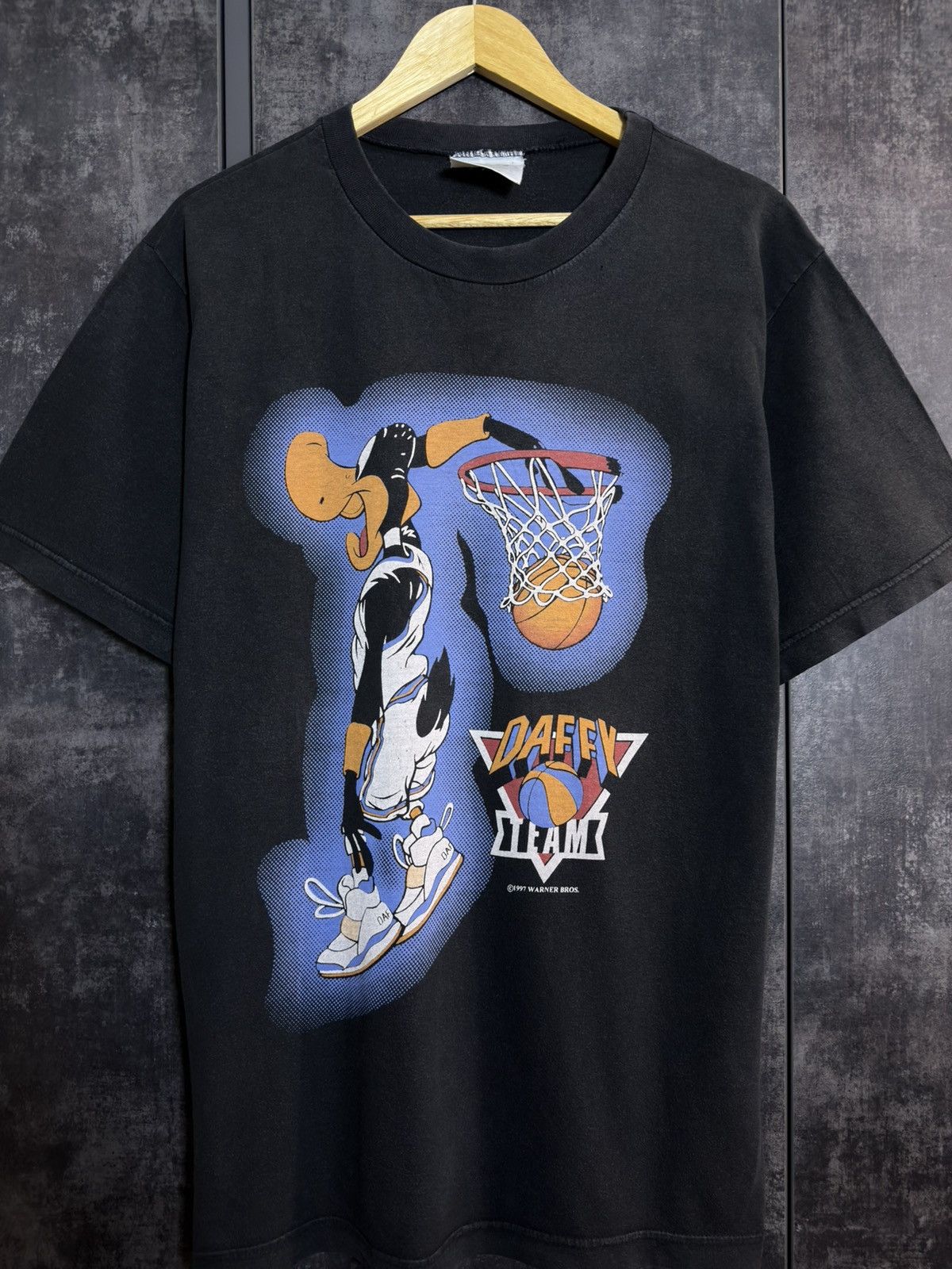 Vintage Vintage 1997 Daffy NBA Dunk Jordan T-shirt Supreme Y3 424 Size US L / EU 52-54 / 3 - 2 Thumbnail