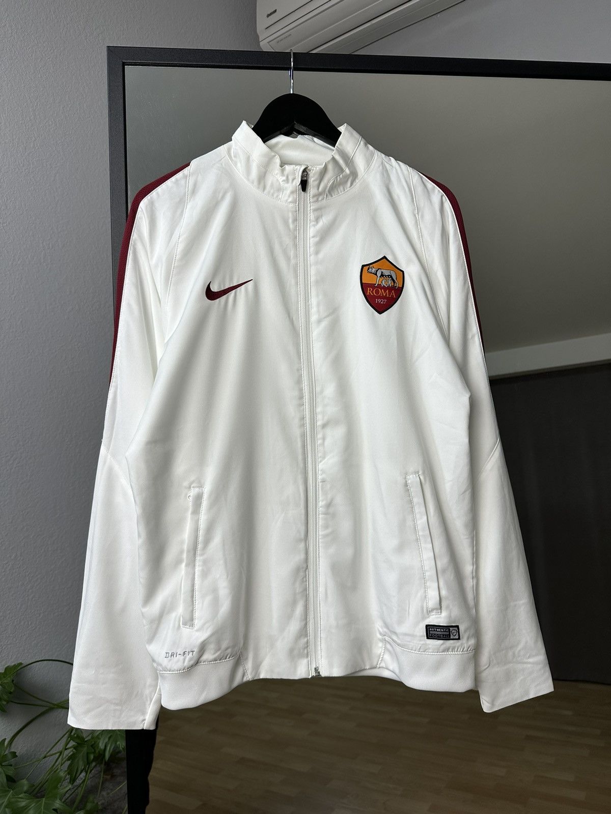 Nike Vintage Nike Roma Blokecore Nylon Jacket Y2K Football Size US L / EU 52-54 / 3 - 4 Thumbnail