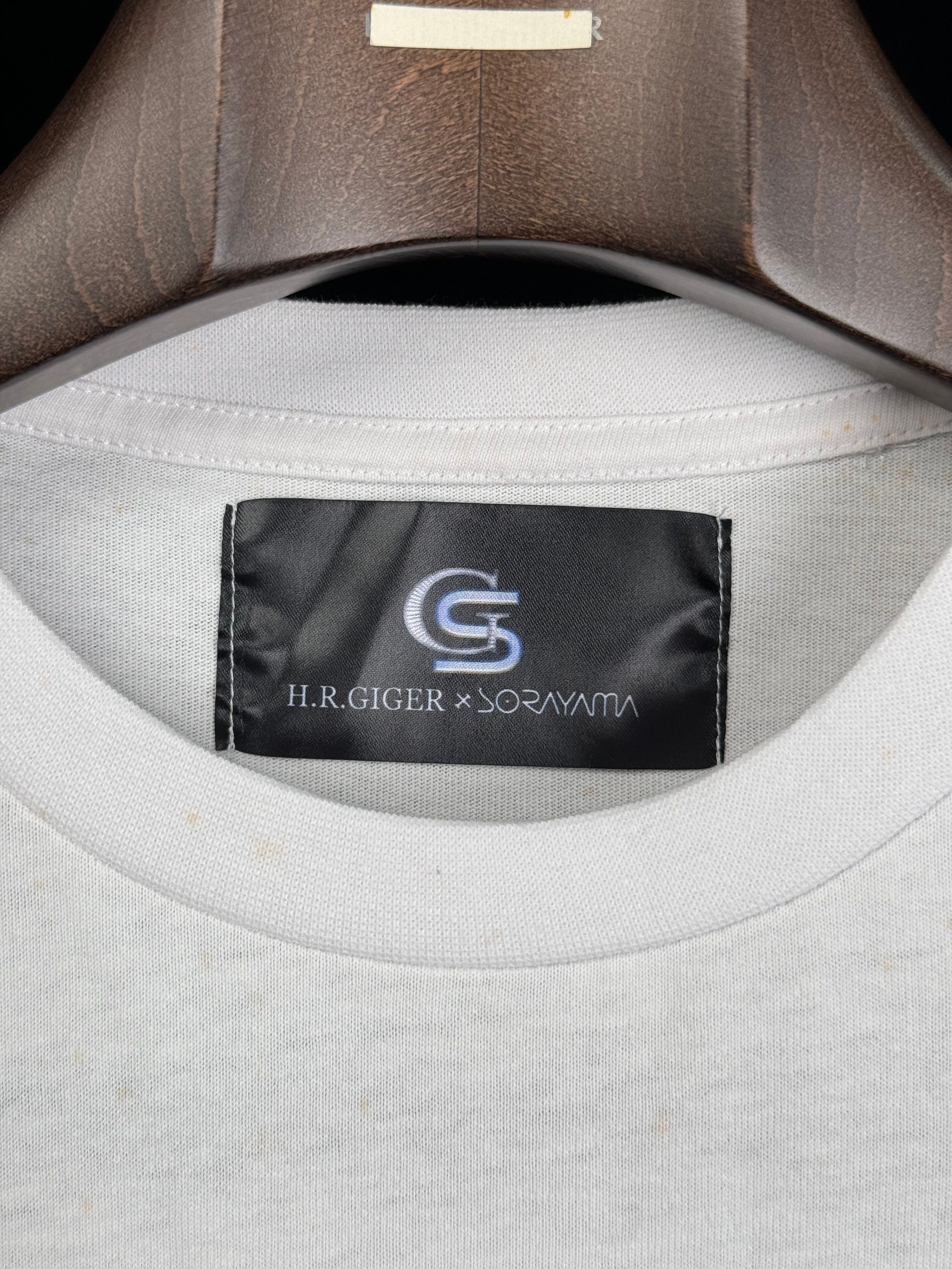 Club Sorayama H R GIGER tee L Size US L / EU 52-54 / 3 - 8 Thumbnail