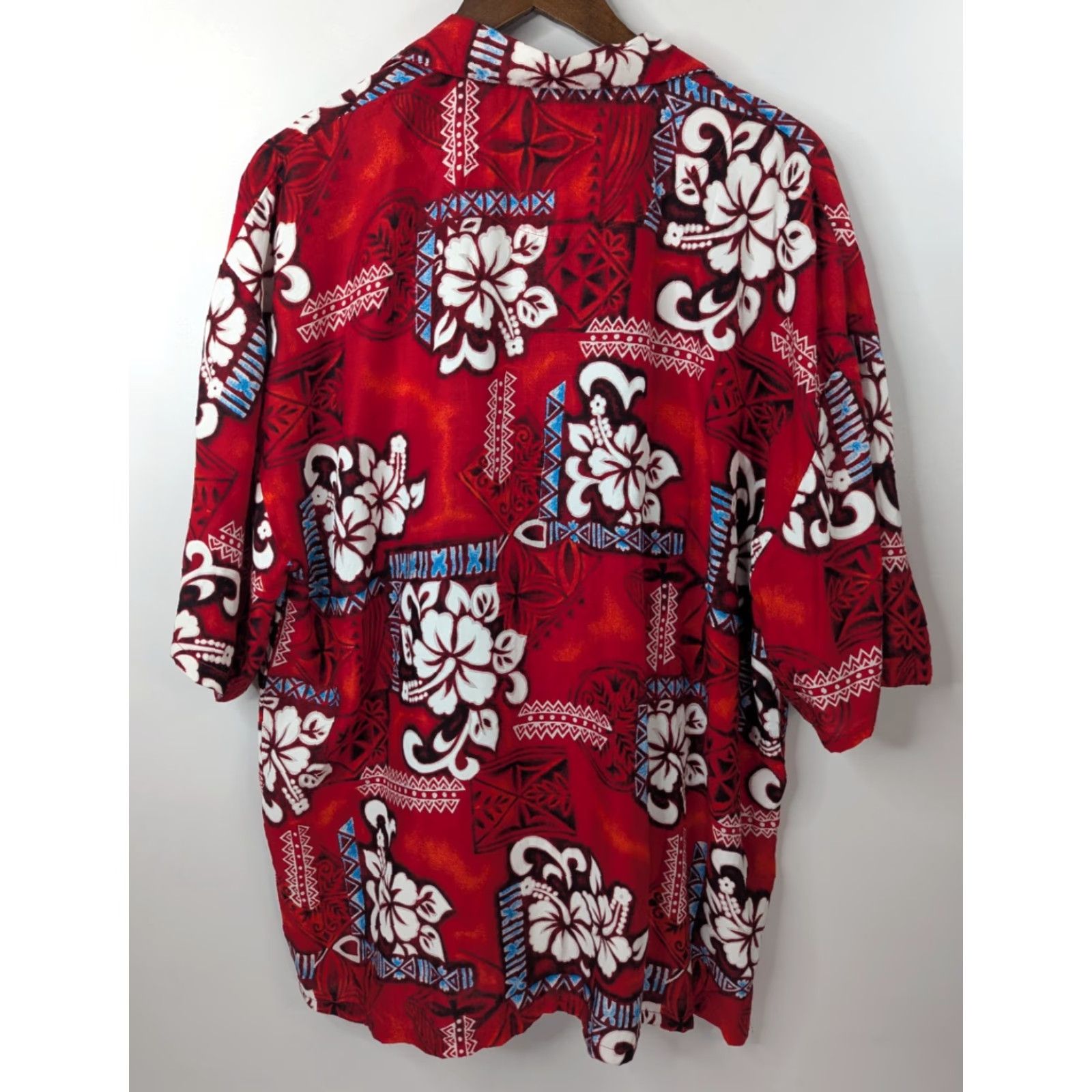 Vintage Basix Mens Hawaiian Shirt Red Floral Rayon Short Sleeve Button V-Neck XL Size US XL / EU 56 / 4 - 3 Thumbnail