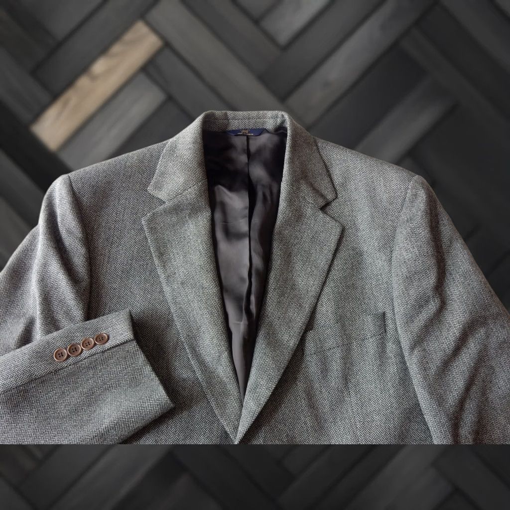 Brooks Brothers Brooks Brothers Blazer Sport Coat 42S Herringbone Wool Gray Men’s Blazer 2 Button 1 Vent 42 Short Mens Size 42R - 1 Thumbnail
