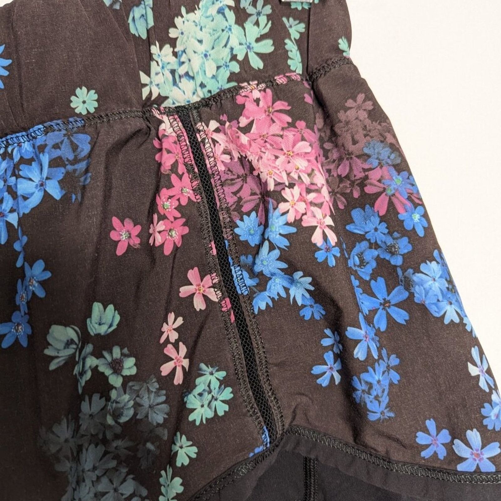 Lululemon Lululemon In A Flash Shorts Petal Pop Floral Print Black Size 30" / US 8 / IT 44 - 4 Thumbnail