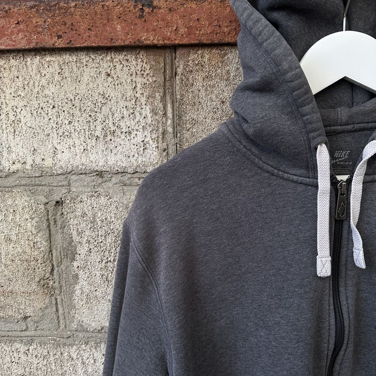Nike Vintage Nike Zip Hoodie Small Logo Size XL Y2K 00s UsA Hype Size US XL / EU 56 / 4 - 6 Thumbnail
