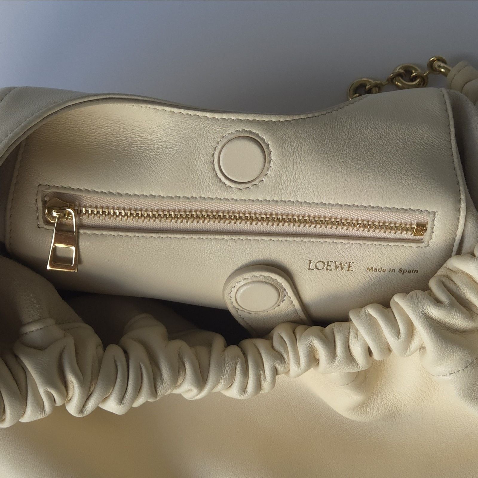 Loewe Loewe Cream Lambskin Leather Small Squeeze Bag Size ONE SIZE - 5 Thumbnail