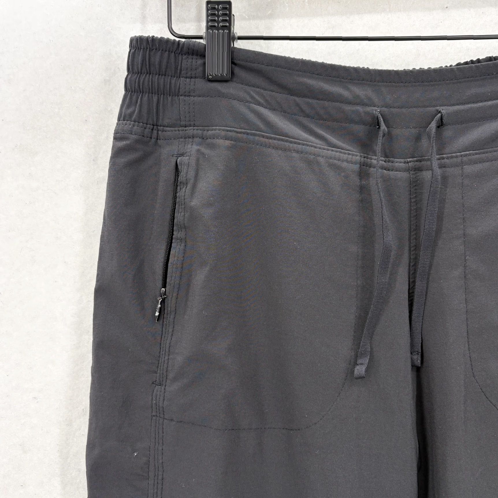Athleta Athleta Lined La Viva Pants Womens 4 Black Jogger Drawstring Pockets Hiking Ankle Size 27" / US 4 / IT 40 - 3 Thumbnail