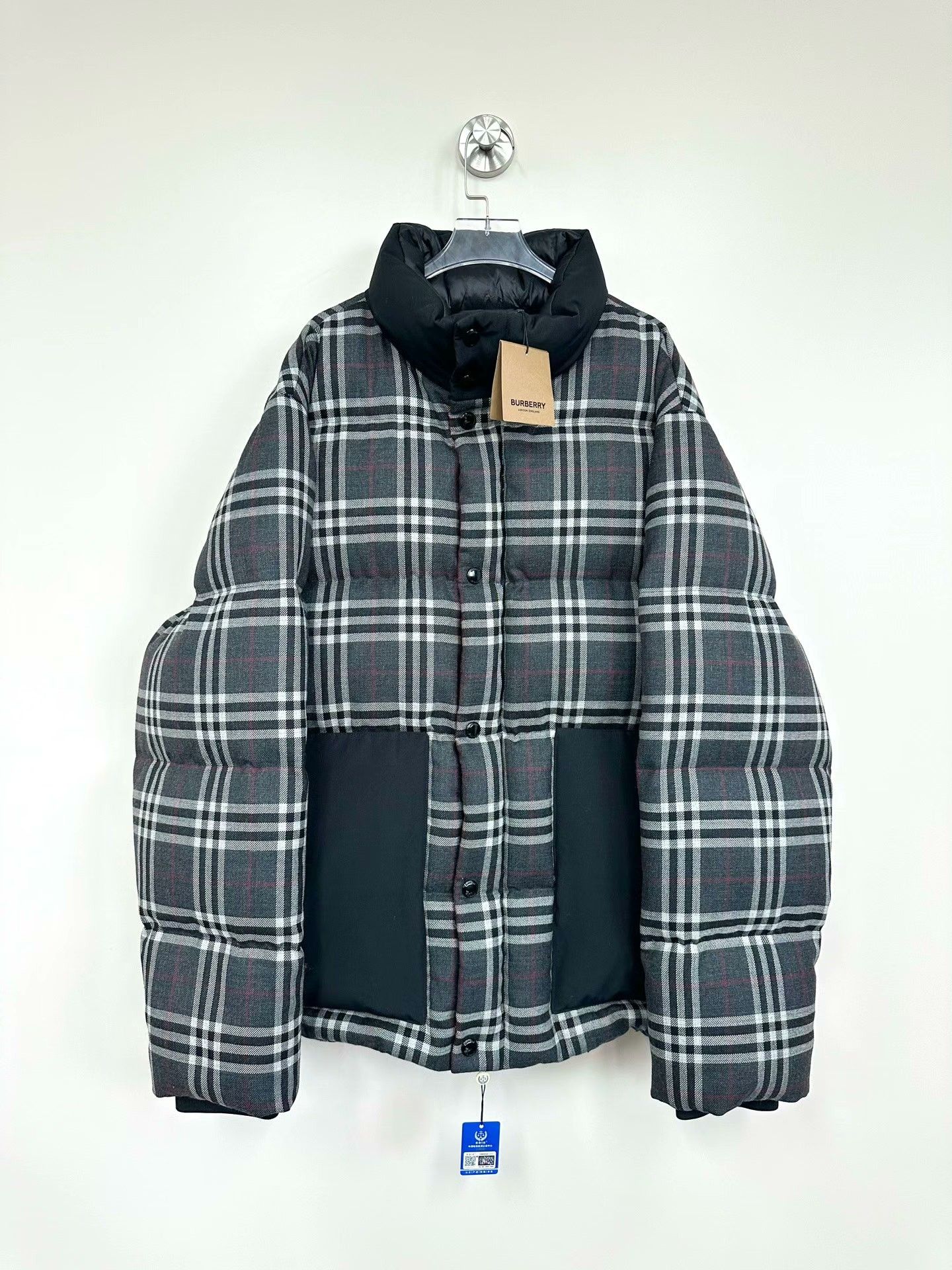 Burberry Burberry Gray-Black Plaid Puffer Jacket L Size US L / EU 52-54 / 3 - 1 Thumbnail