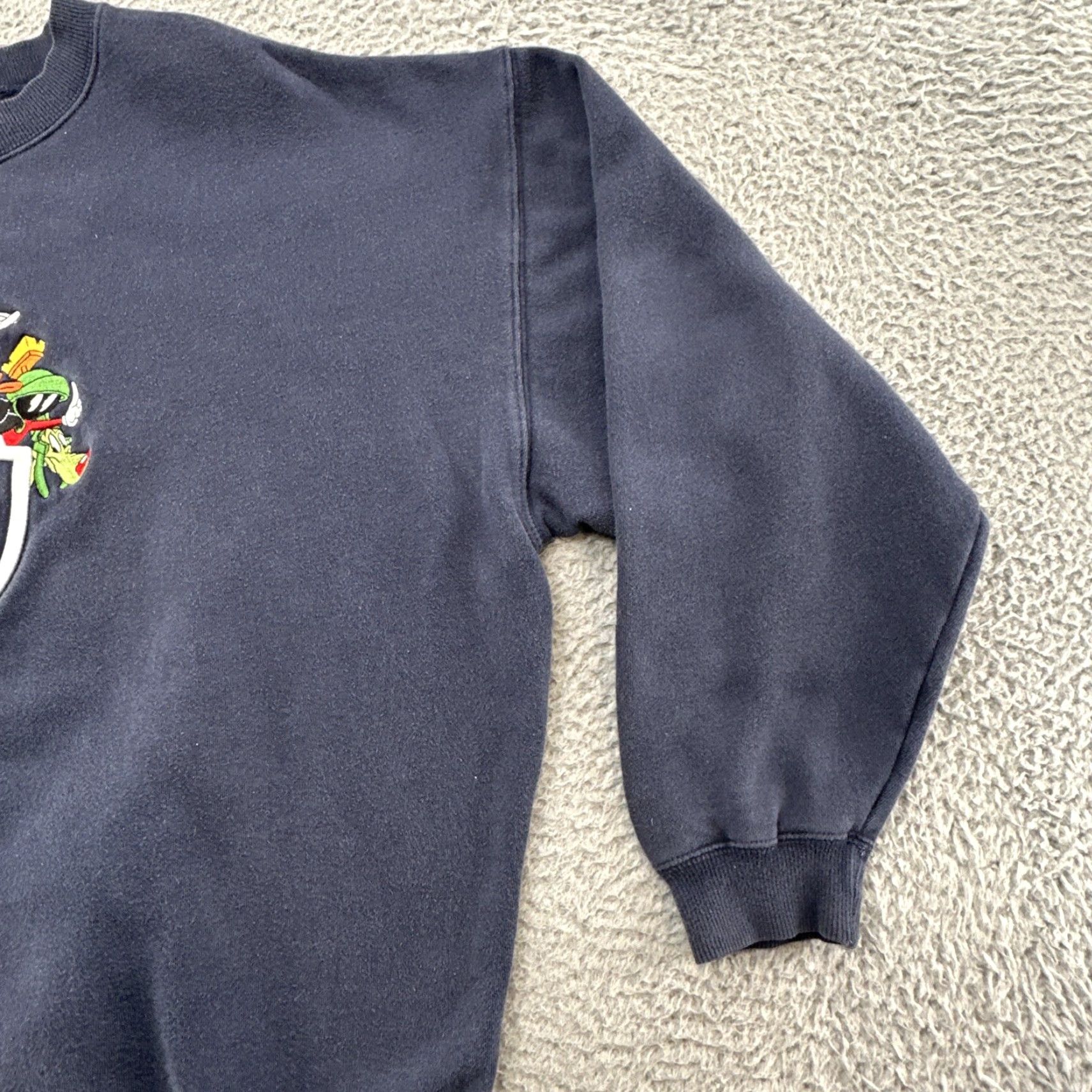 Vintage VINTAGE Warner Bros Crewneck Sweatshirt Mens 2XL Blue Embroidered Bugs Bunny Sweatshirt Logo 1997 Size US XXL / EU 58 / 5 - 4 Thumbnail
