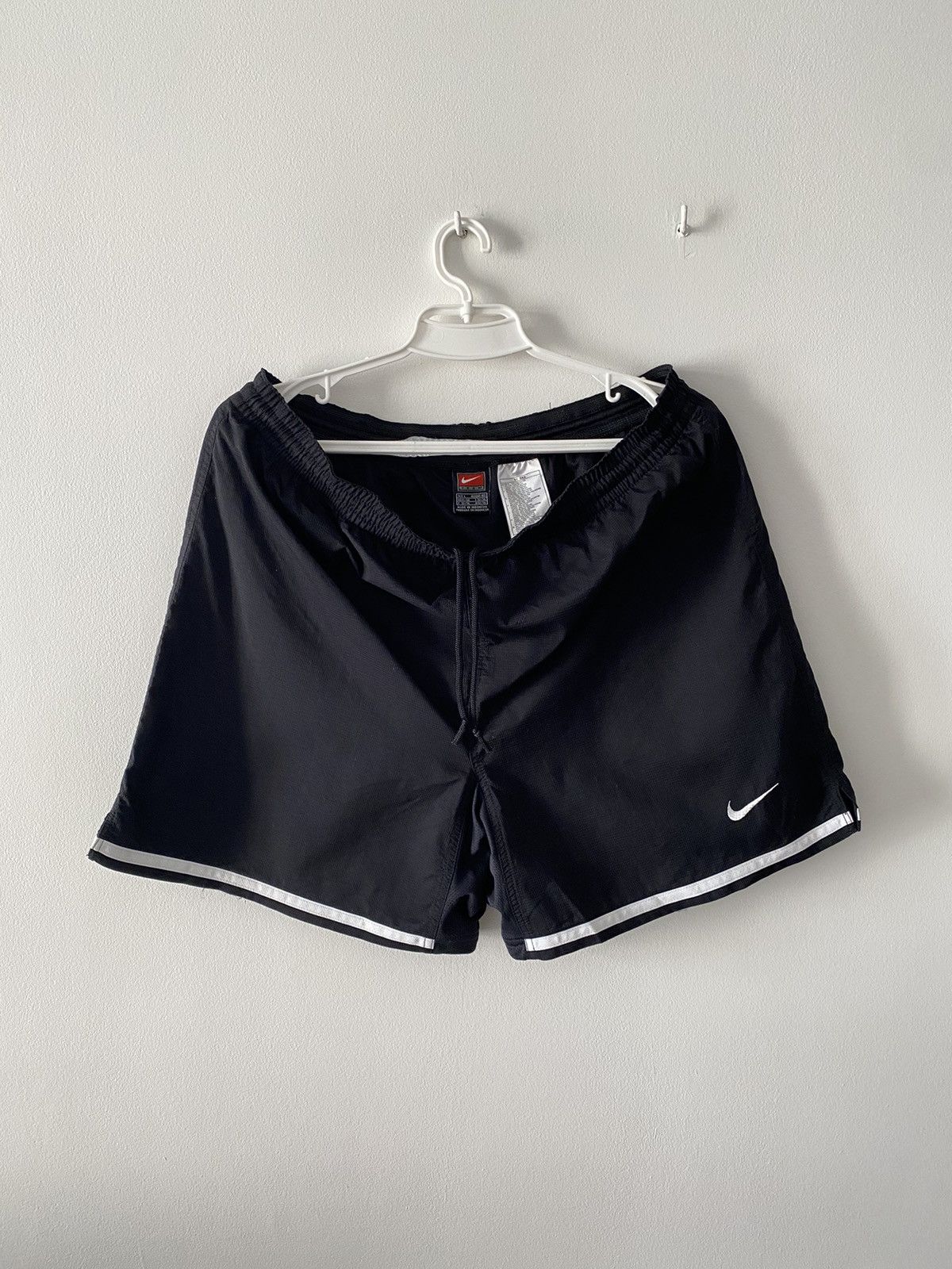 Nike Vintage Nike Team Shorts Size US 34 / EU 50 - 1 Thumbnail
