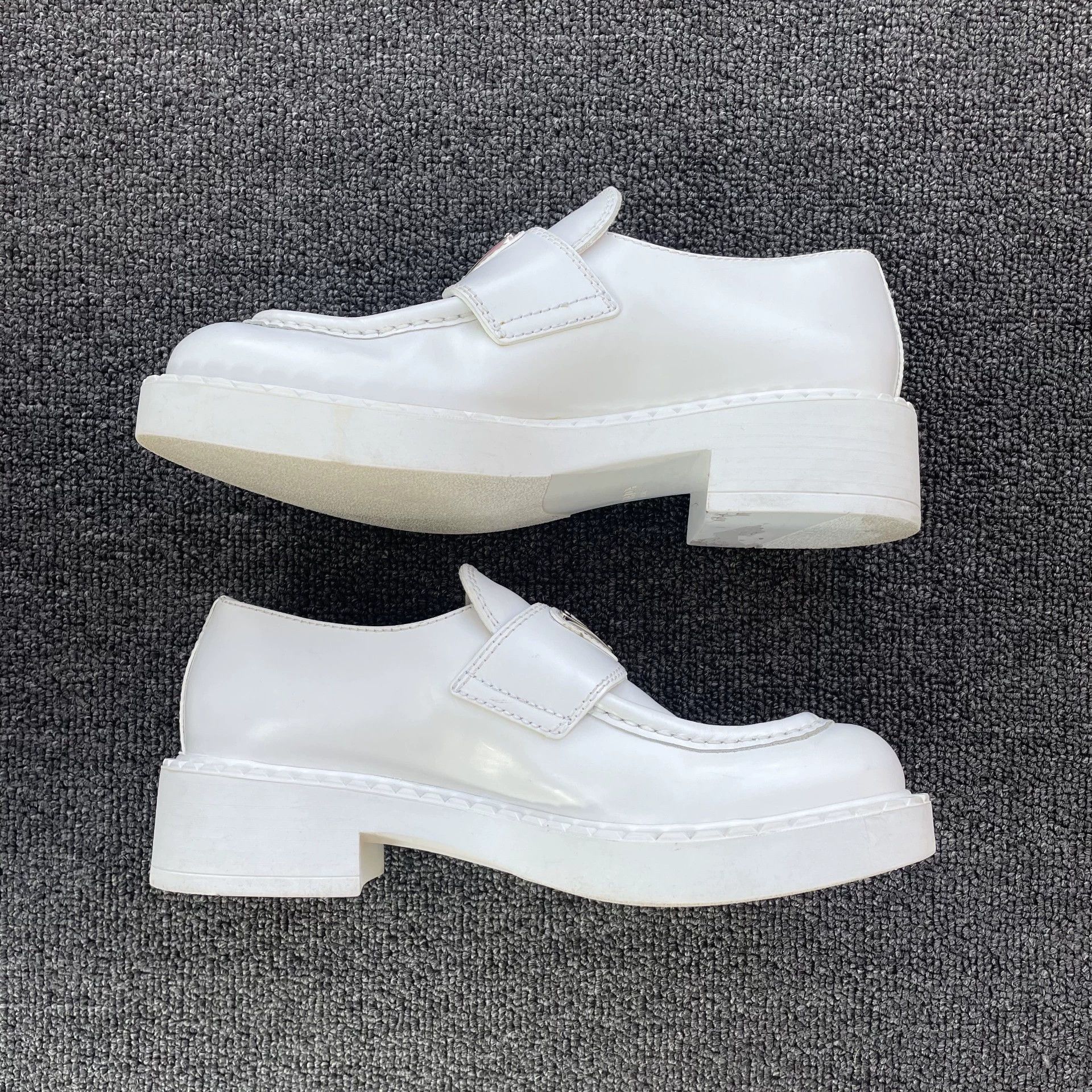 Prada PRADA women's leather loafers white 36.5 EU Size US 6 / IT 36 - 5 Thumbnail