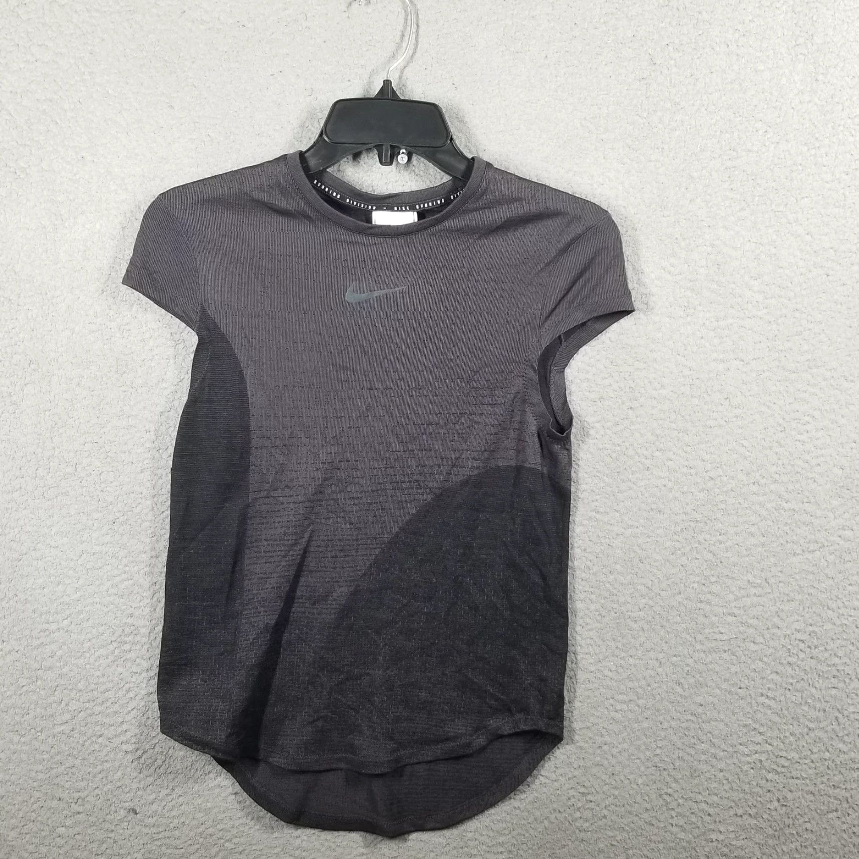 Nike Nike Running Division Shirt Womens S Gray Short Sleeve Crew Neck Lightweight Breathable Moisture Wicking Athletic T-Shirt DX0199-015 Size S / US 4 / IT 40 - 2 Thumbnail
