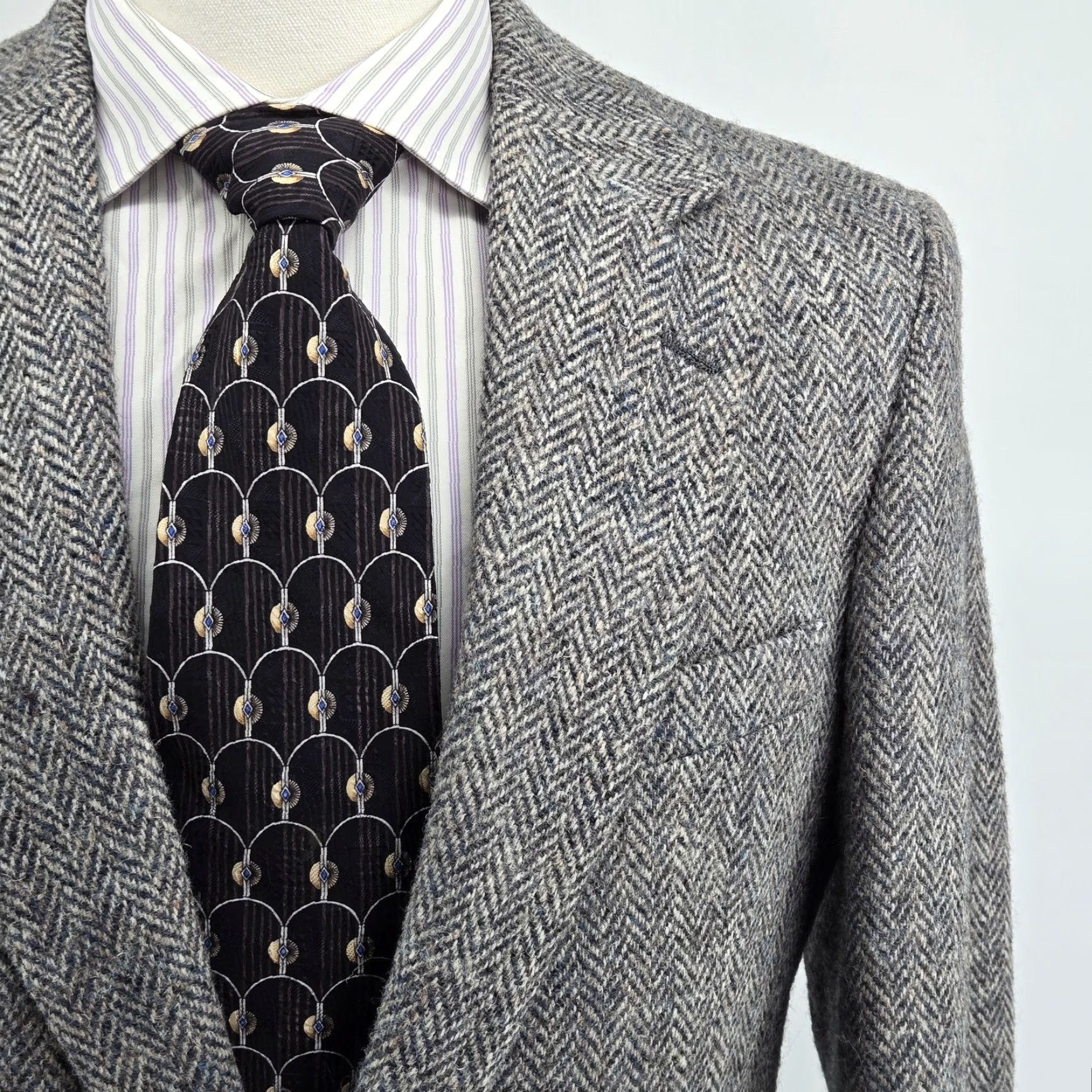 Harris Tweed Vintage Harris Tweed Sport Coat Gray Herringbone 40R Two-Button Notch Lapel Wool Blazer United States Mens Regular 2 Piece Jacket Coat Size 40R - 4 Thumbnail