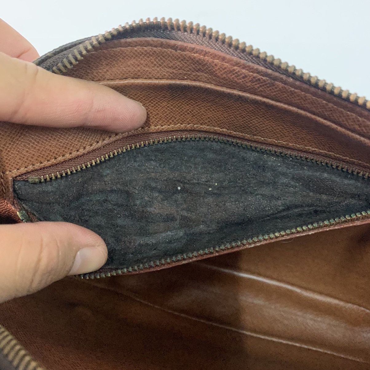 Louis Vuitton Louis Vuitton Marly Clutch Bag Size ONE SIZE - 16 Thumbnail