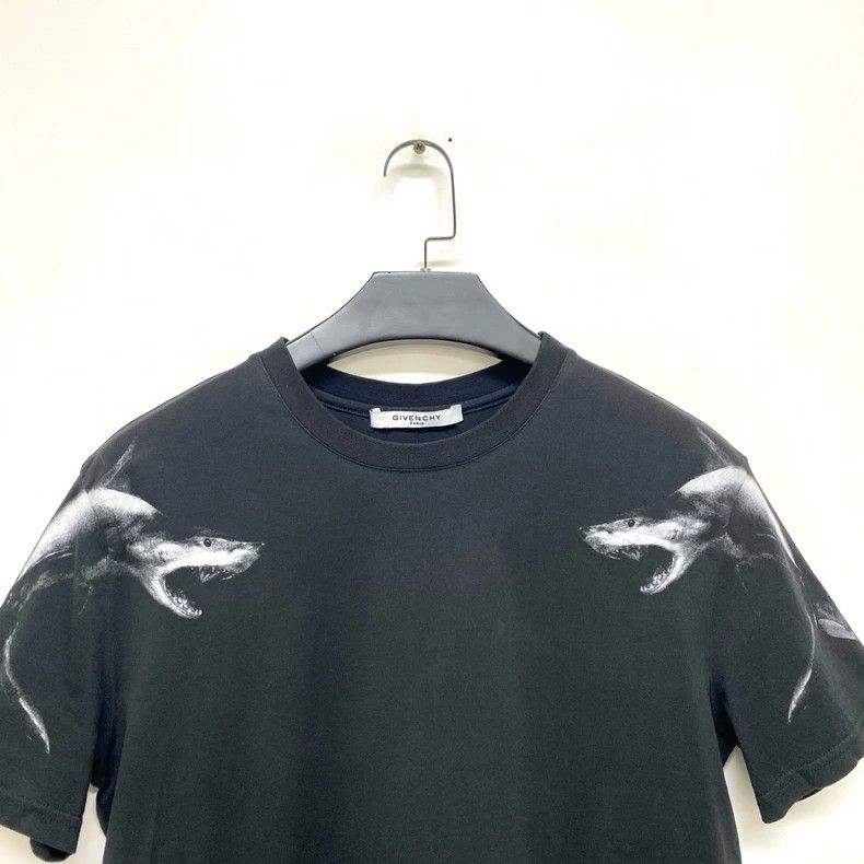 Givenchy Givenchy Shoulder and Sleeve Shark Short Sleeve 2506-Nextar Size US L / EU 52-54 / 3 - 5 Thumbnail