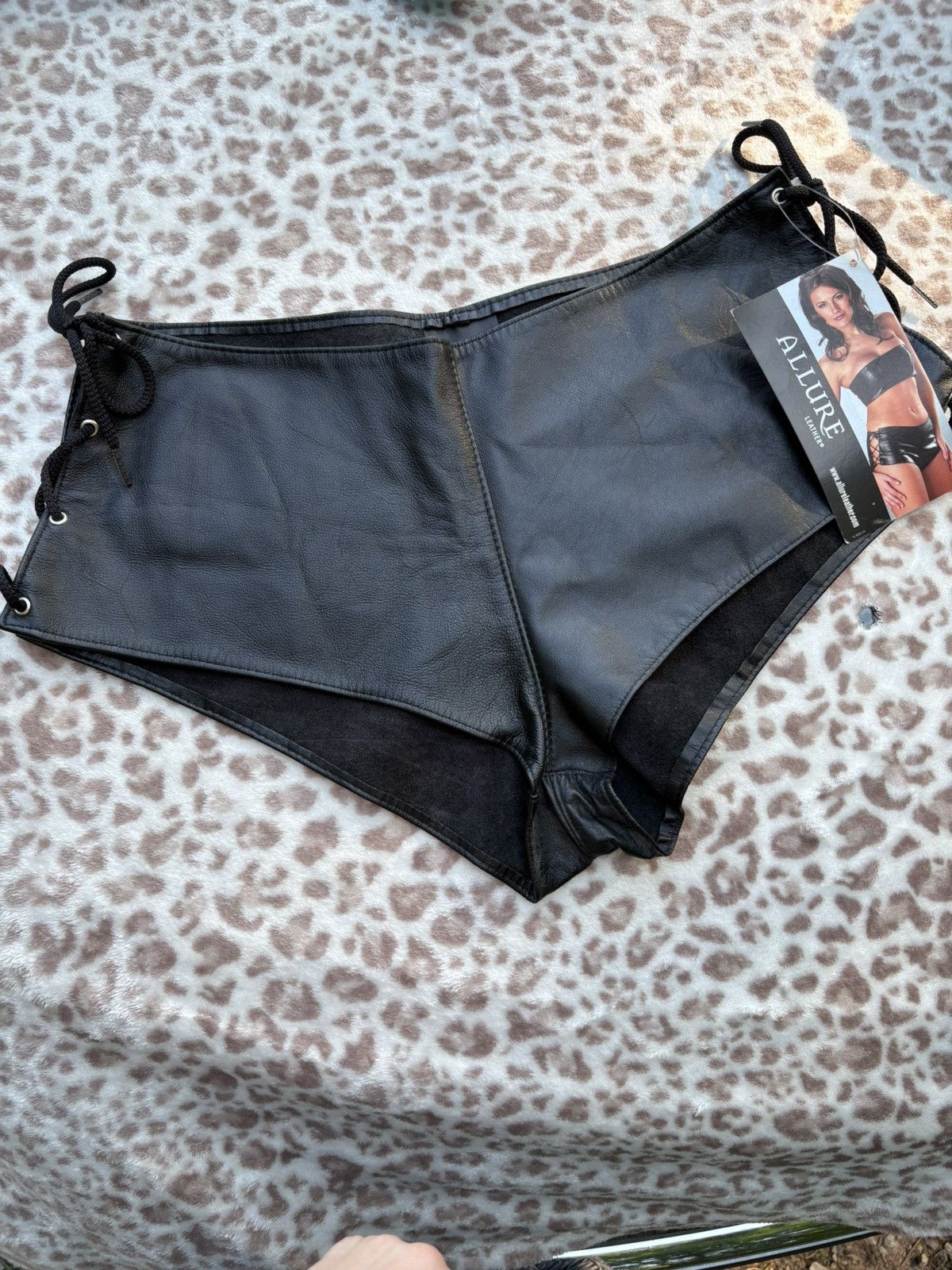 Other NWT Allure Size Large Black Leather Lace Up Hotpants Size 28" / US 6 / IT 42 - 1 Thumbnail