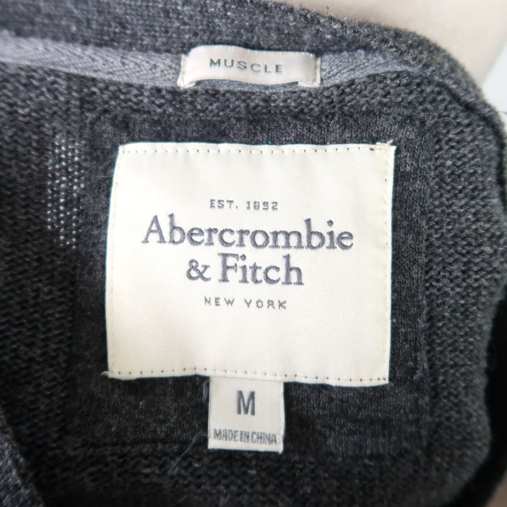 Abercrombie & Fitch Abercrombie & Fitch Muscle Fit Charcoal Grey Cotton Knit Cardigan Sweater Mens M Size US M / EU 48-50 / 2 - 5 Thumbnail