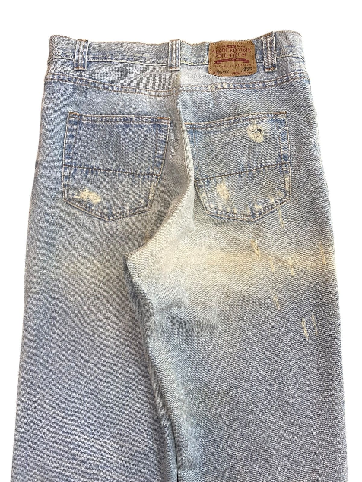 Abercrombie & Fitch Abercrombie & Fitch Light Blue Wash Style Distressed Jeans Size US 30 / EU 46 - 4 Thumbnail