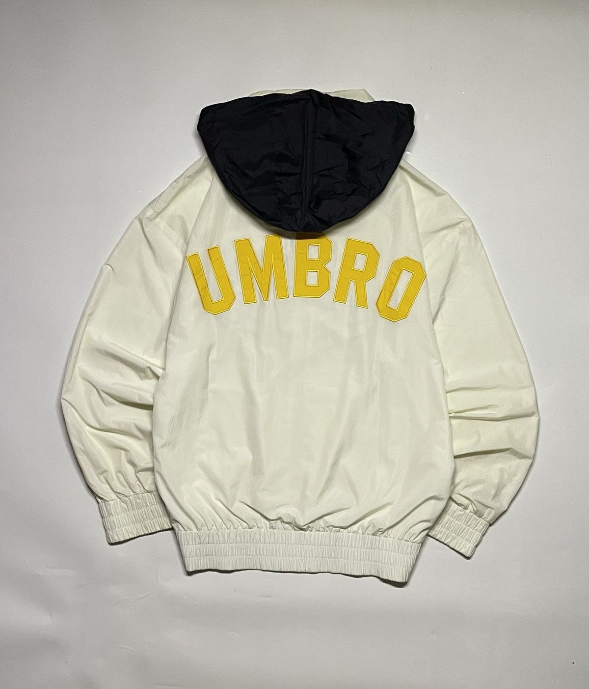 Umbro Umbro Embroidered Biglogo Sportwear Windbreaker jaket Size US XL / EU 56 / 4 - 15 Thumbnail