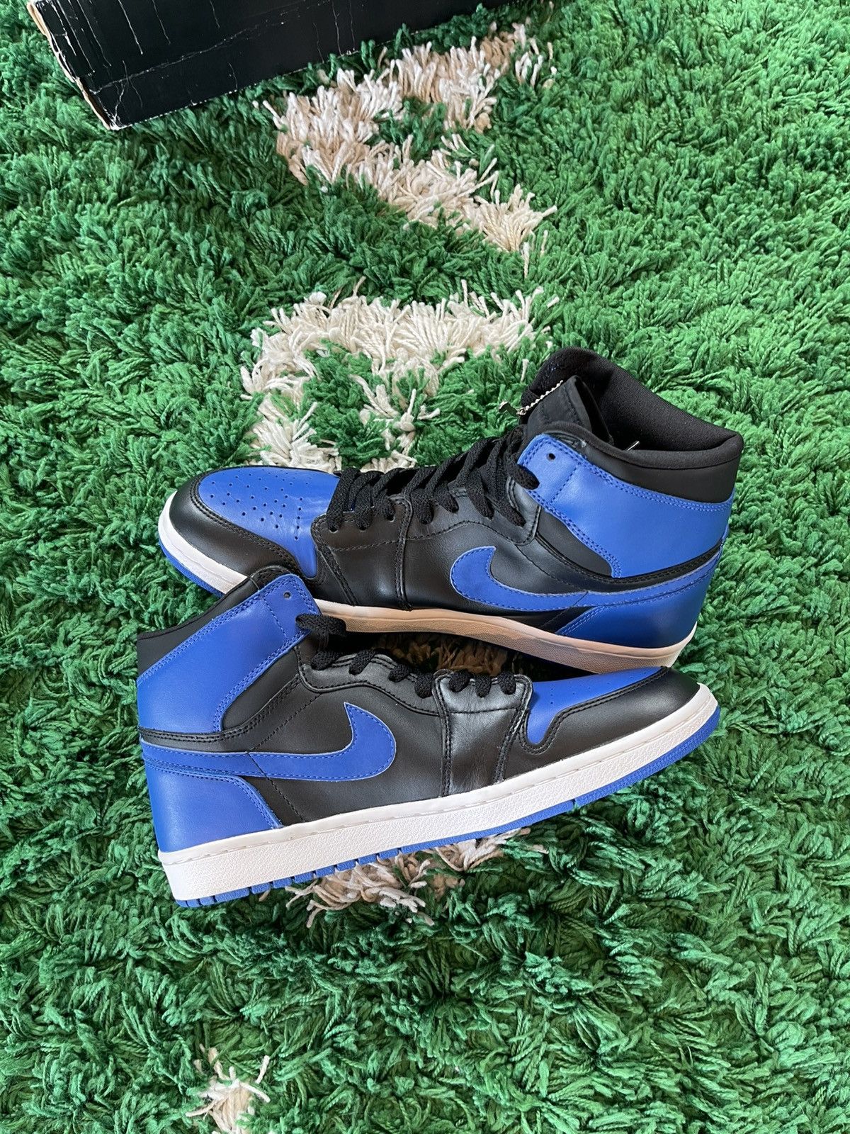 Jordan Brand × Nike [BRAND NEW] 2001 Jordan 1 High Black Royal Blue Size US 10.5 / EU 43-44 - 3 Thumbnail